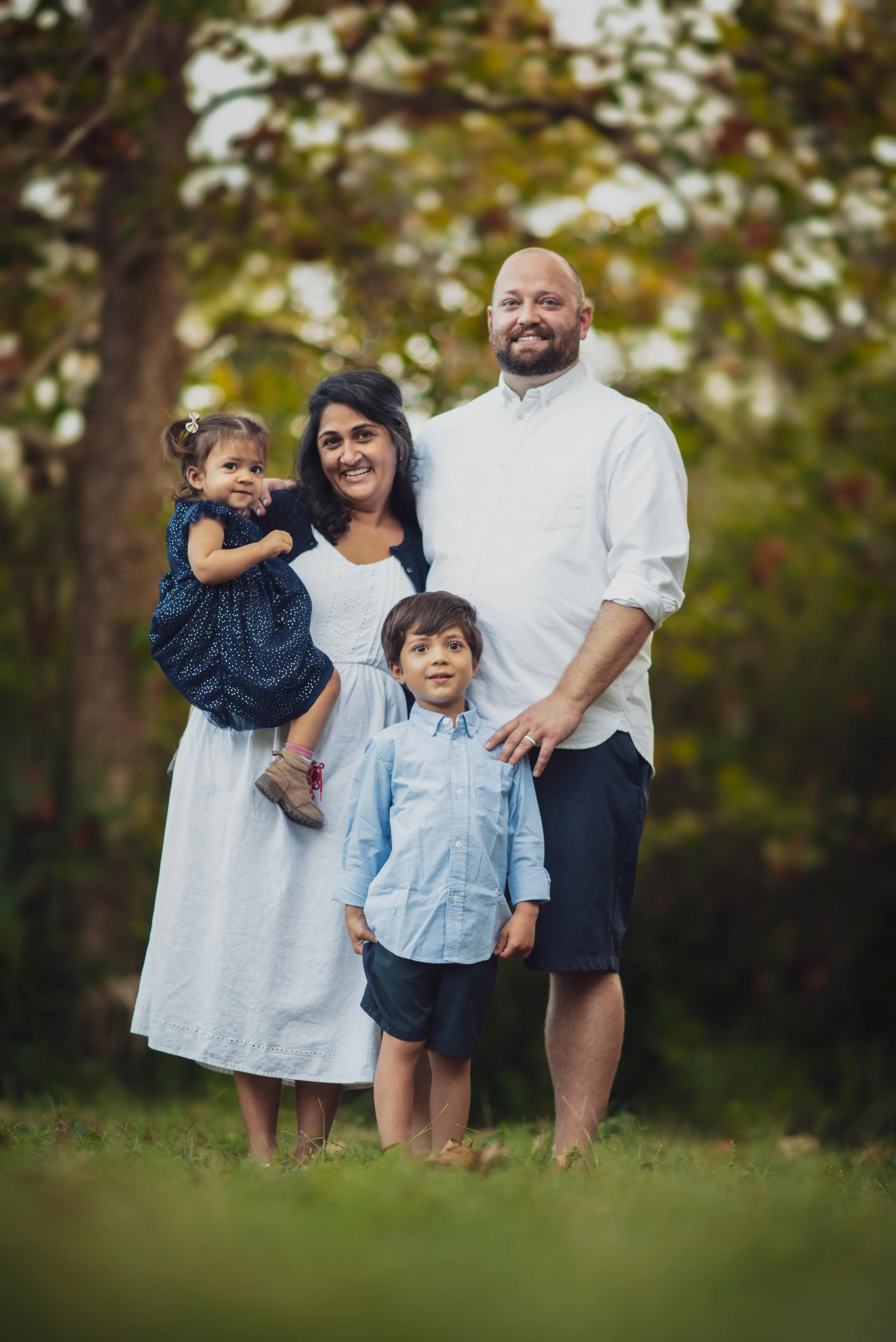 St. Petersburg Family Photos in Nature, Urban, or Beach Settings
Your family is one of a kind—your portraits should be too. We’ll shoot in lush gardens, downtown murals, or Gulf beaches to match your vibe.
Serving St. Pete families near Grand Central