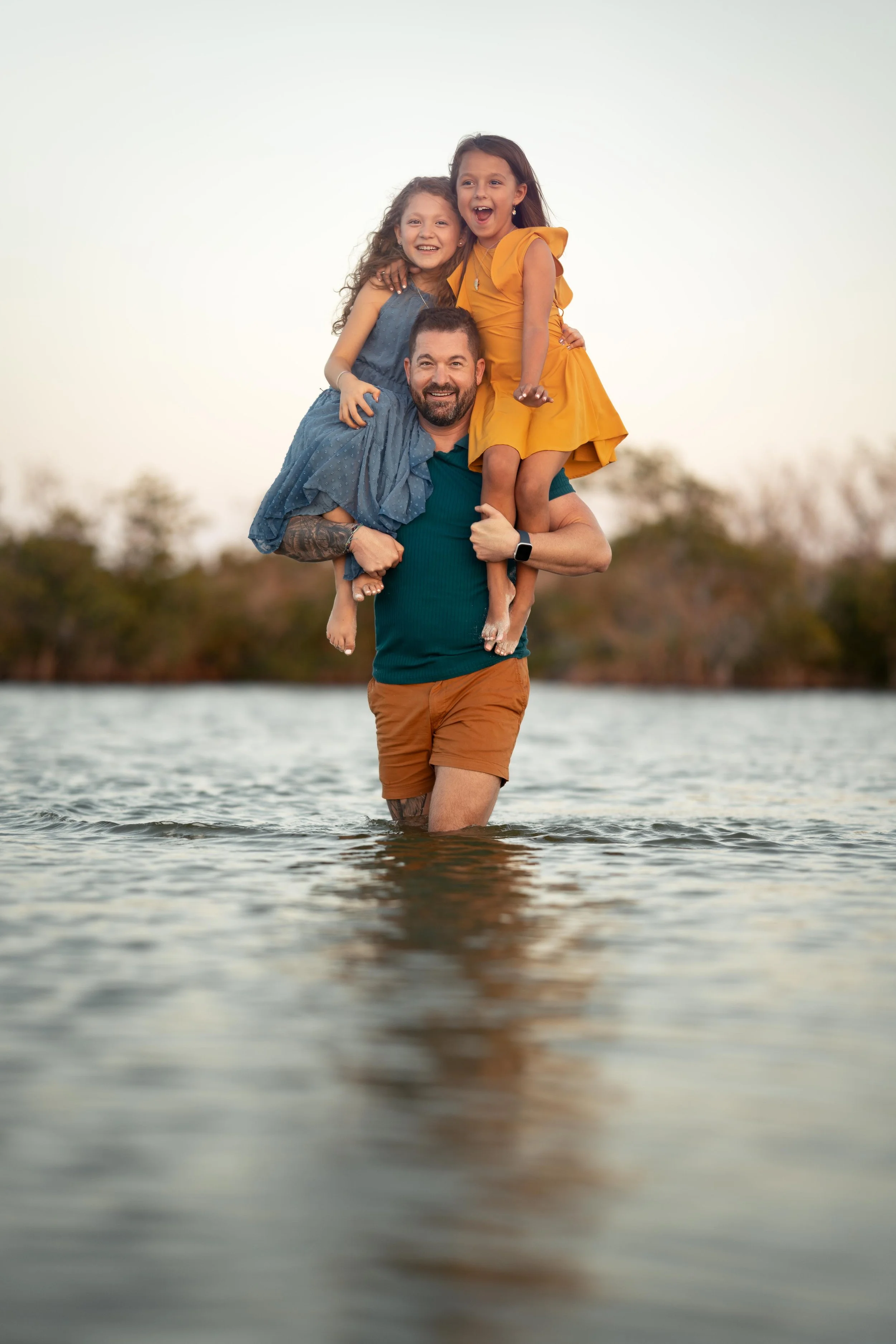 Book a Beach Family Photoshoot During Your Tampa Bay Getaway
Make your family trip unforgettable with a scenic beach session in Tampa, Treasure Island, or Madeira Beach. We’ll create joyful, candid portraits you’ll want to frame forever.
Perfect for 