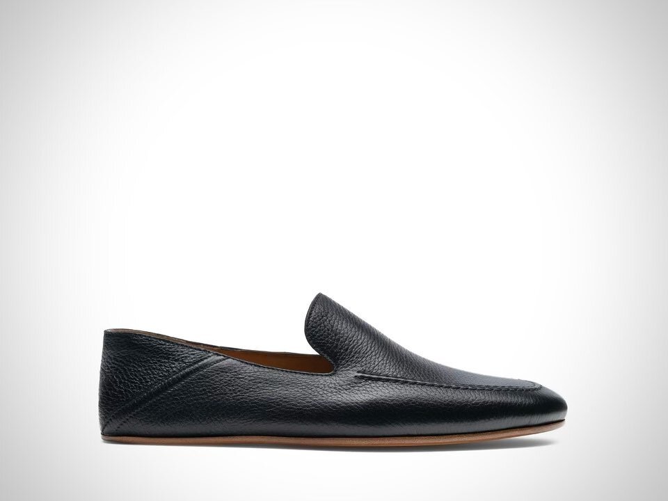 Sundays are for slippers.

Specifically, the Heston by Magnanni.

The Heston is a house slipper in a traditional apron toe design. The upper features a soft deerskin convertible heel that can be worn both shoe or slide style for a comfortable loungin