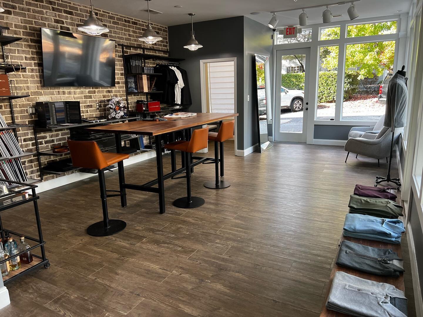 New season, new fabrics , new showroom.

Book your Fall/Winter appointment today at our new showroom in Historic Roswell, and experience the luxury of clothing made exclusively for you. 

We pride ourselves on providing the best customer service in t