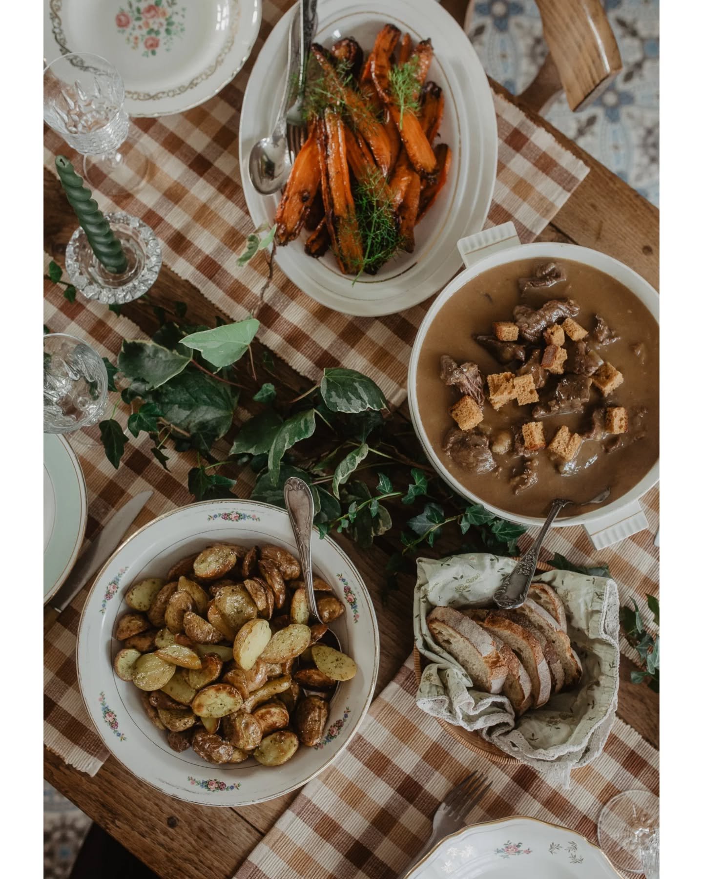 Le mijot&eacute;, c&rsquo;est ce plat qui nous ram&egrave;ne instantan&eacute;ment en enfance. Celui des grandes tabl&eacute;es, des dimanches qui s&rsquo;&eacute;tirent, des plats qu&rsquo;on pose au centre et qu&rsquo;on partage ✨

Carbonade flaman