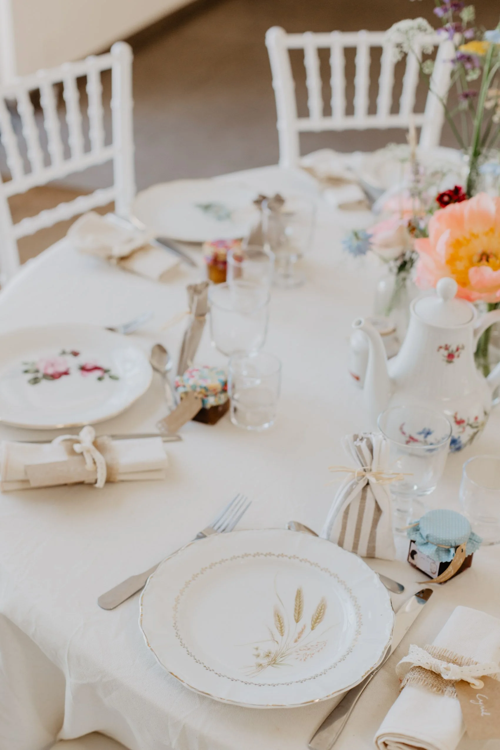 table de mariage champetre avec la vaisselle en location dans les flandres