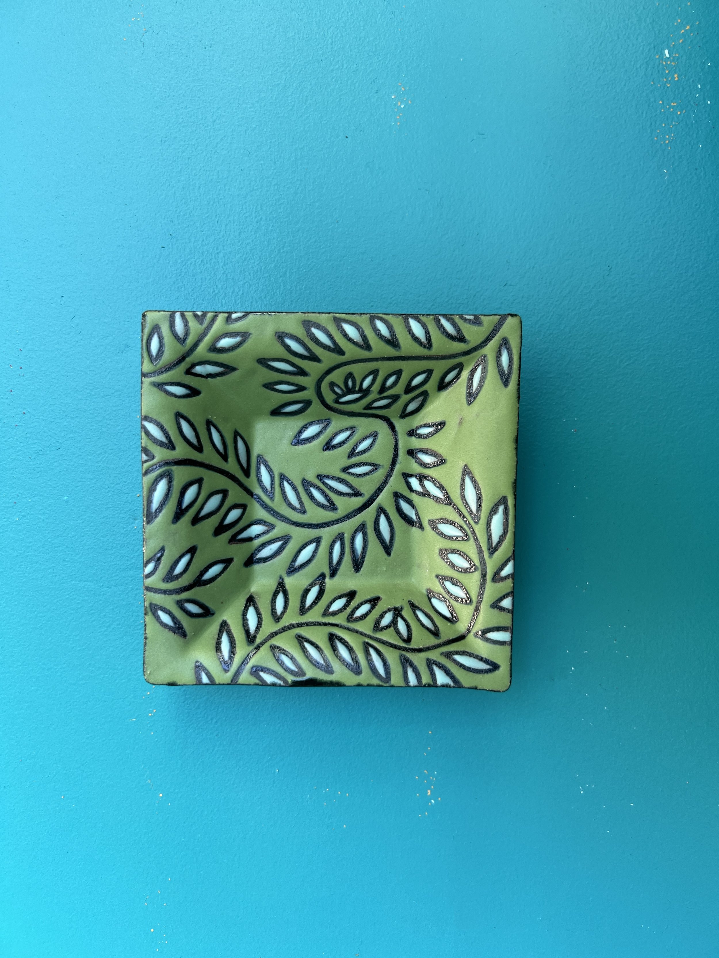 vines small square dish