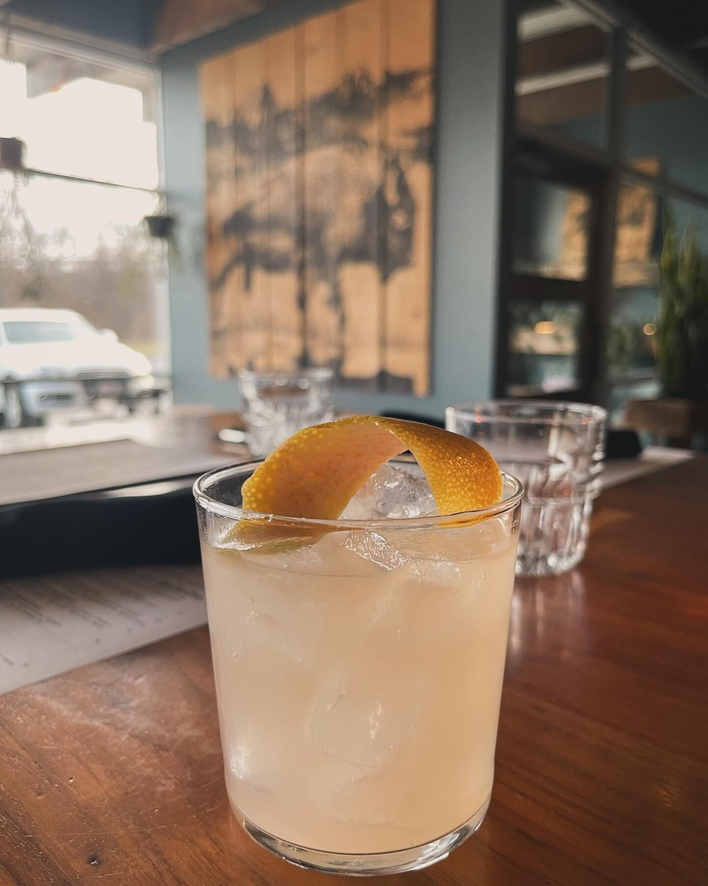 While you&rsquo;re on lunch at the office today, dreaming about 5pm, think about our signature paloma. 🍹✨ It&rsquo;s the perfect refresher after you finally get over the hump, made with @tequila_arette &amp; house made citrus cordial with fresh sque