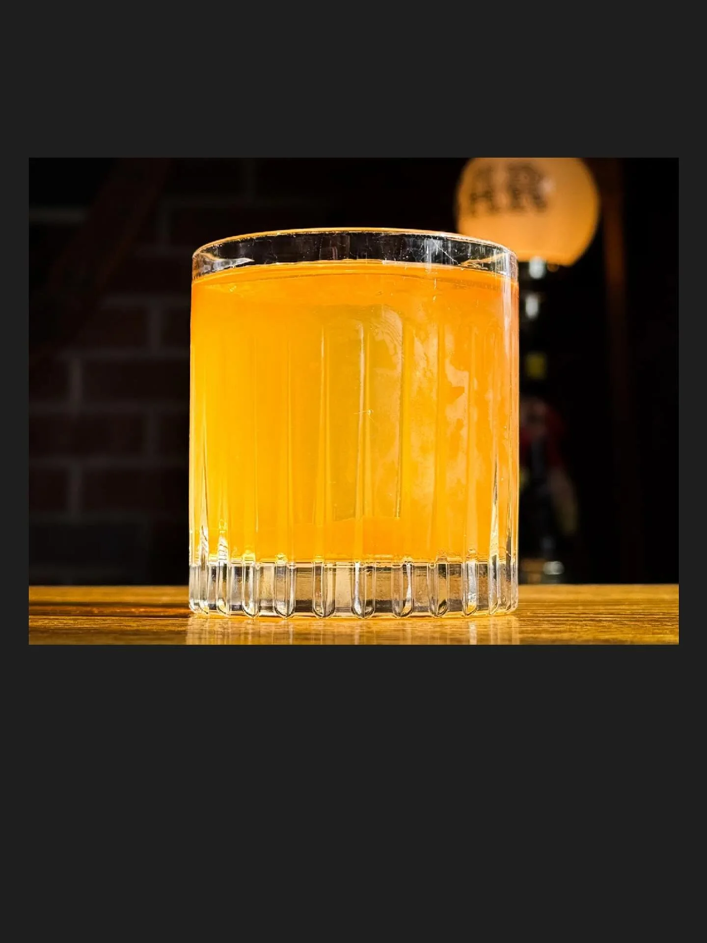 Sundays are for cocktails&hellip; ENTER: The Cowboy Killer. 🤠
bourbon, cognac, hay, cacao, orange bitters. 🍊 

#cowboy #showstopper #cowboycarter 

📸💿 by our very own cowboy @raeleighei