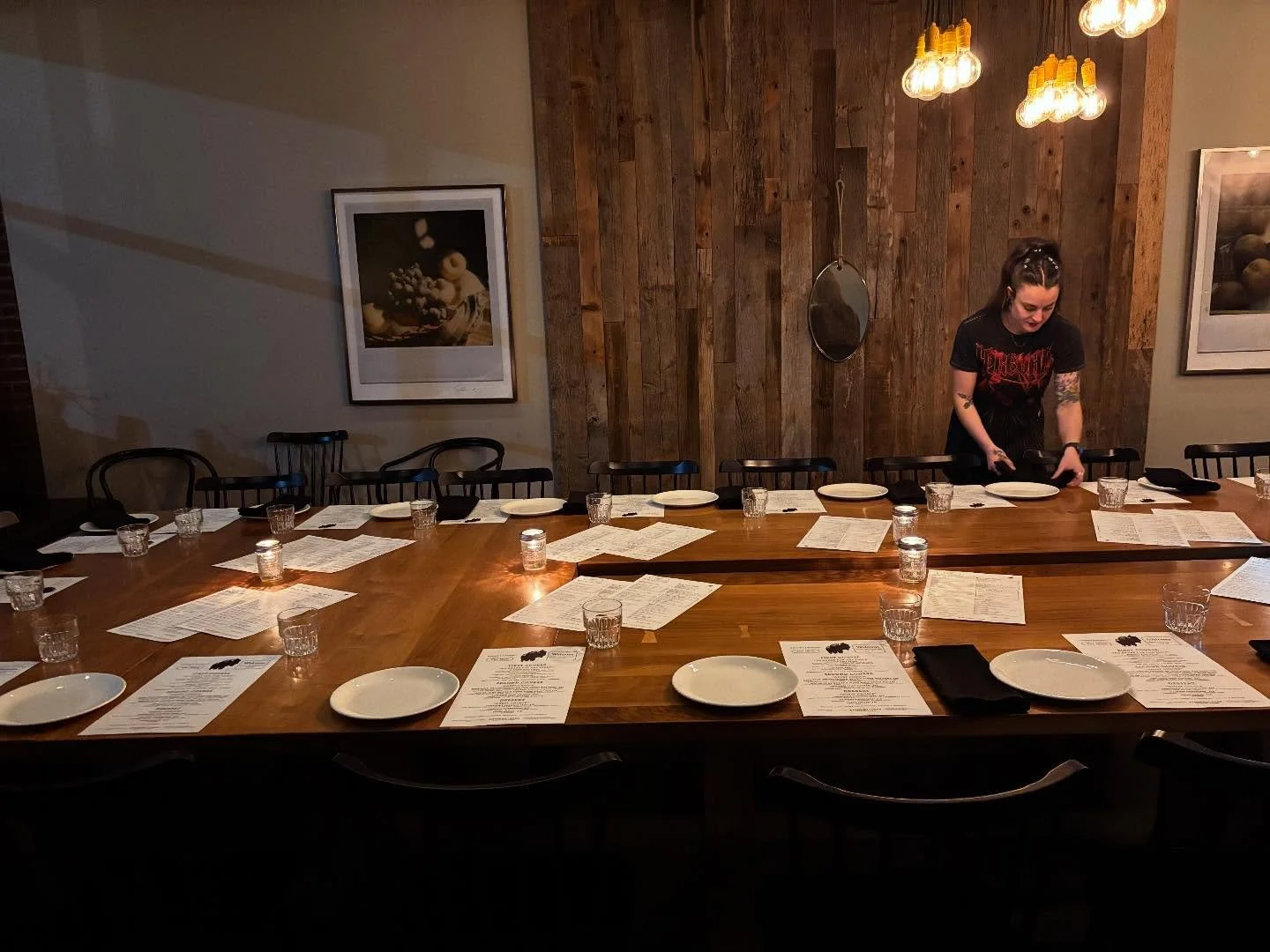 Friday night feels&hellip; our table is set for you!

#friday #feels #ourtable