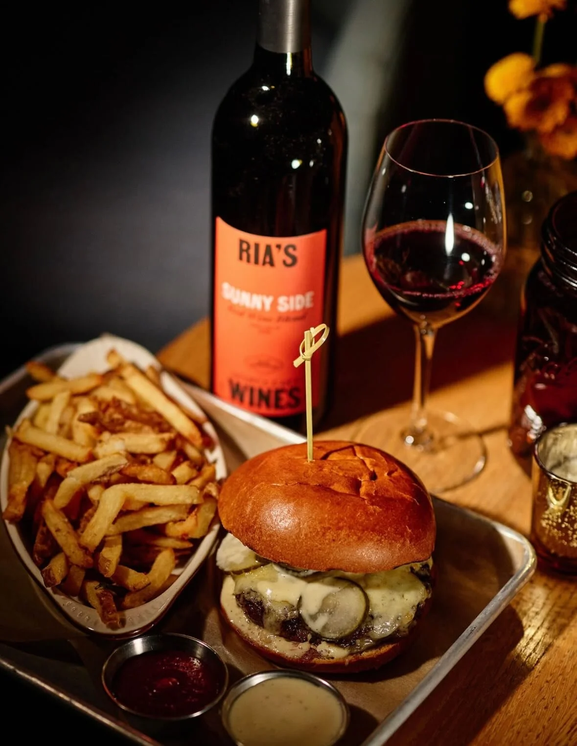 A juicy beef burger, with @shtayburnefarmcreamery cheddar, house pickles &amp; garlic aioli + those crispy house cut fries 🍔🍟 - perfectly paired with @rias_wines sunny side red. Sounds like a hell of a Tuesday night dinner to us!

#burger #fries #w
