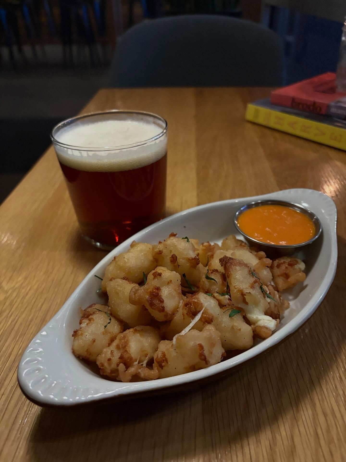 Snack &amp; Sip - TONIGHT! Don&rsquo;t miss out on fried cheese curds from @shtayburnefarmcreamery &amp; house crispy pickles&hellip; + $2 OFF all draft pours &amp; wine by the glass #getemwhilewegotem #limitedtime 

#snackattack #happyhour