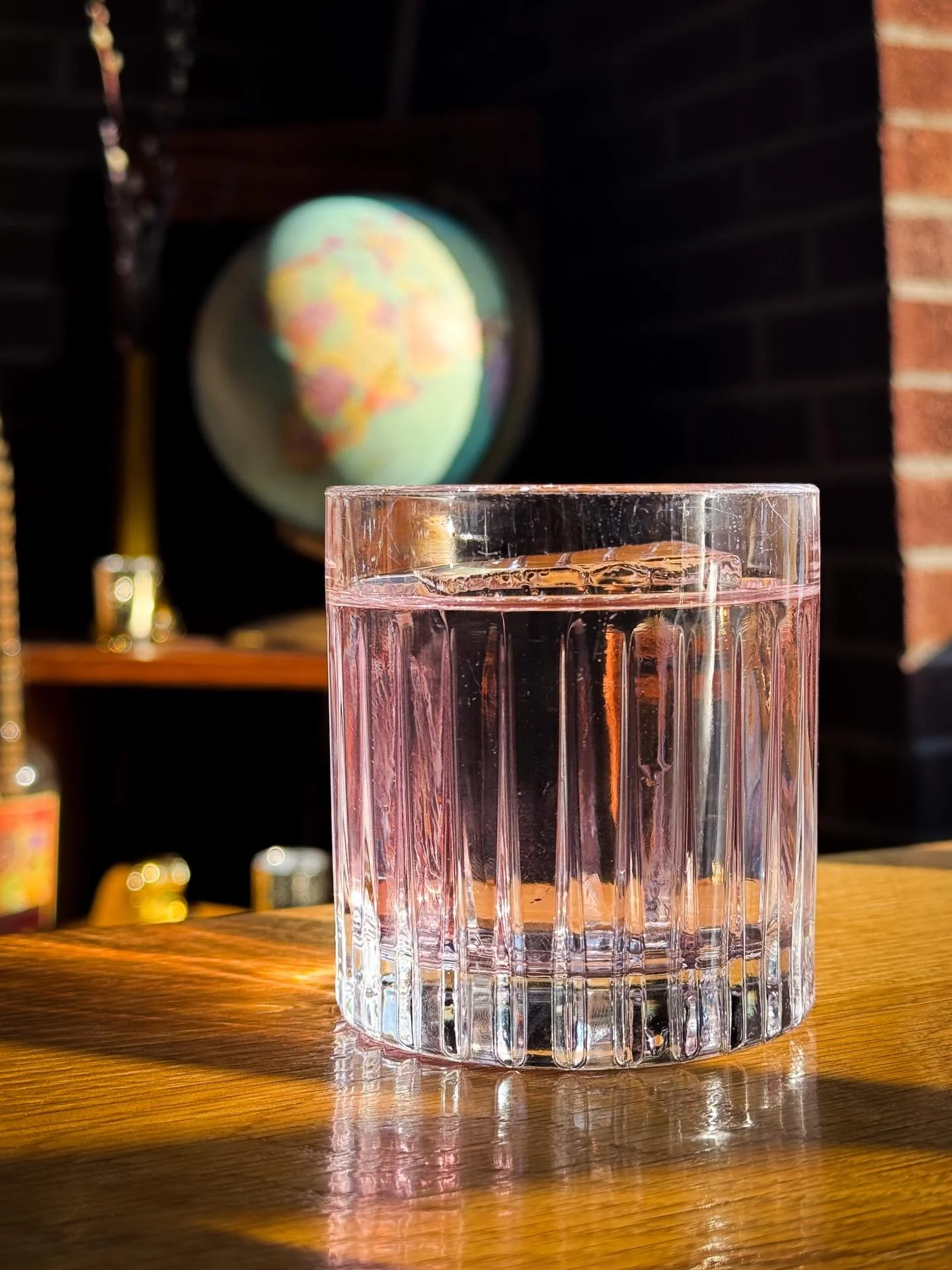 Ash vs. Evil Dead 😈

butterfly pea blossom gin, lillet, orange brandy, cassis, lemon, absinthe, clarified milk punch

#fightyourdemons #evildead #ash 

📸🔮 @raeleighei