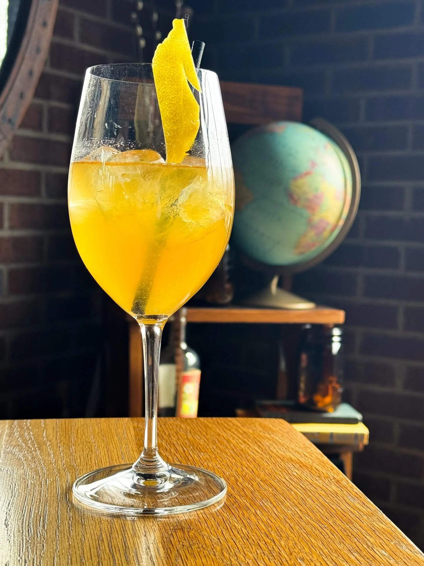 An apple a day&hellip; 🍎 NEW❗️DOCTOR AWAY SPRITZ -
sour apple liqueur, cap corse vermouth, celery bitters, soda, sparkling wine 🍾

Think apples &amp; fizz. Come get your spring spritz on 🥂

🍏 @raeleighei 

#appletini #meets #spritz #spring