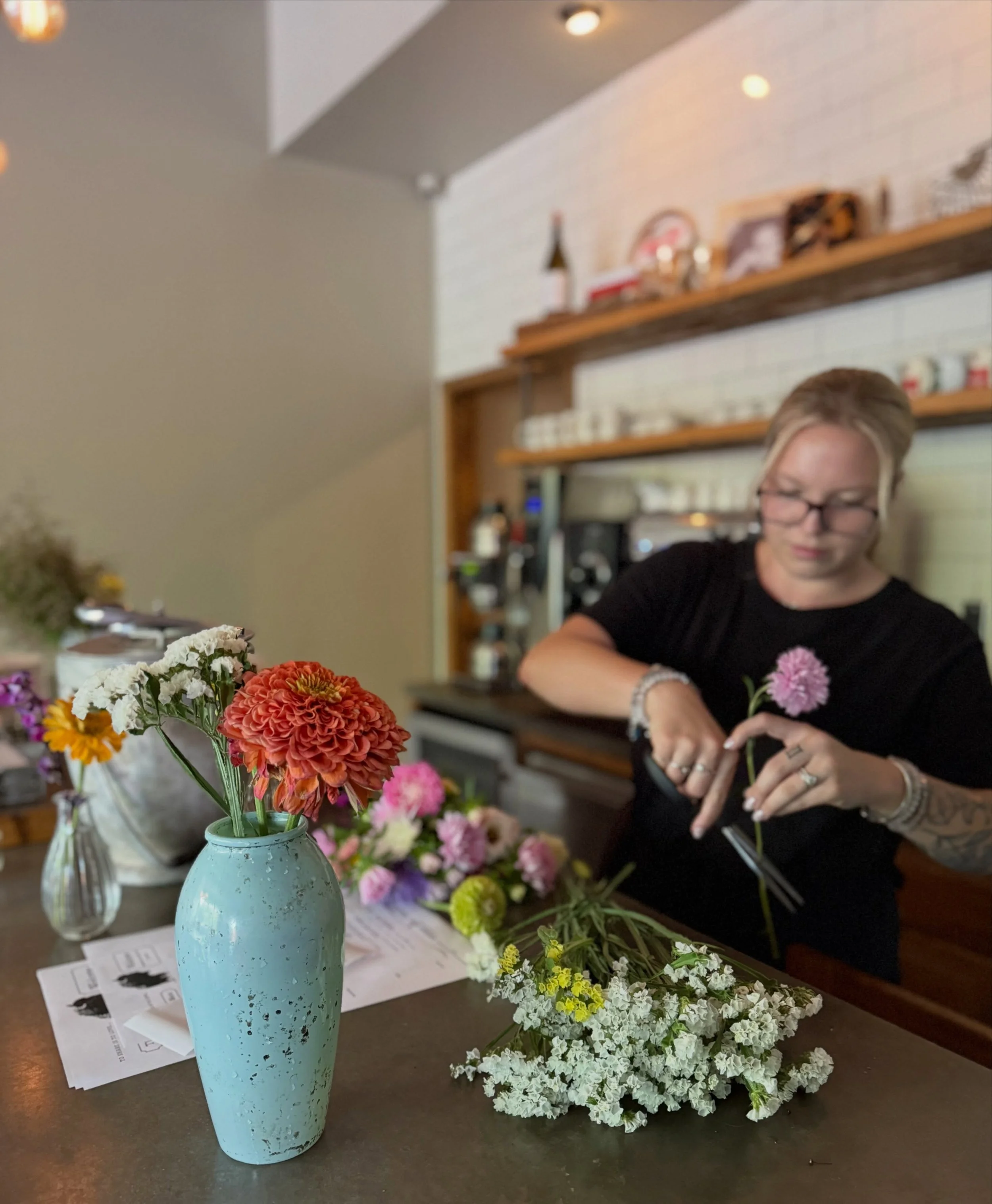 Starting to make the magic happen with @nouveauflowerfarm blooms! 💐