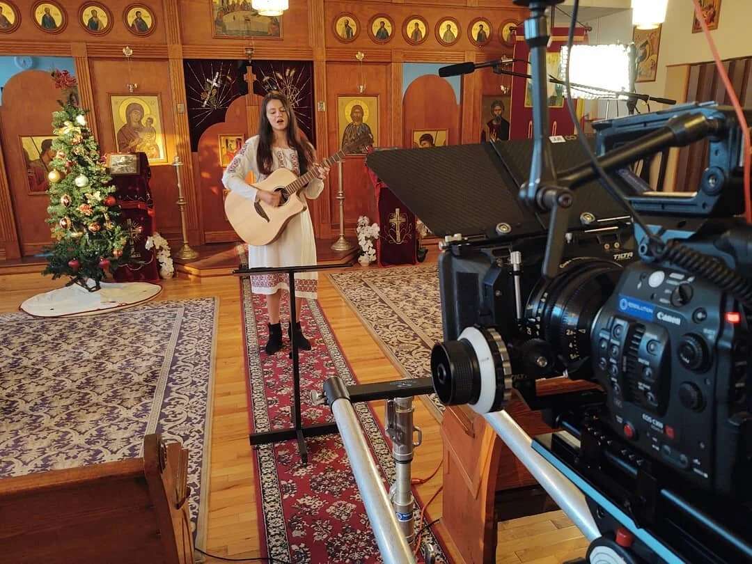 Just a few BTS photos from the shoot I did recently!  Video is live on my website! Link in bio!!

#cooke #cookelook #cookepanchro #canonusa #canonc300mk2 #pittsburgh#pittsburghdp #cinematographer#setlife #gotresolution