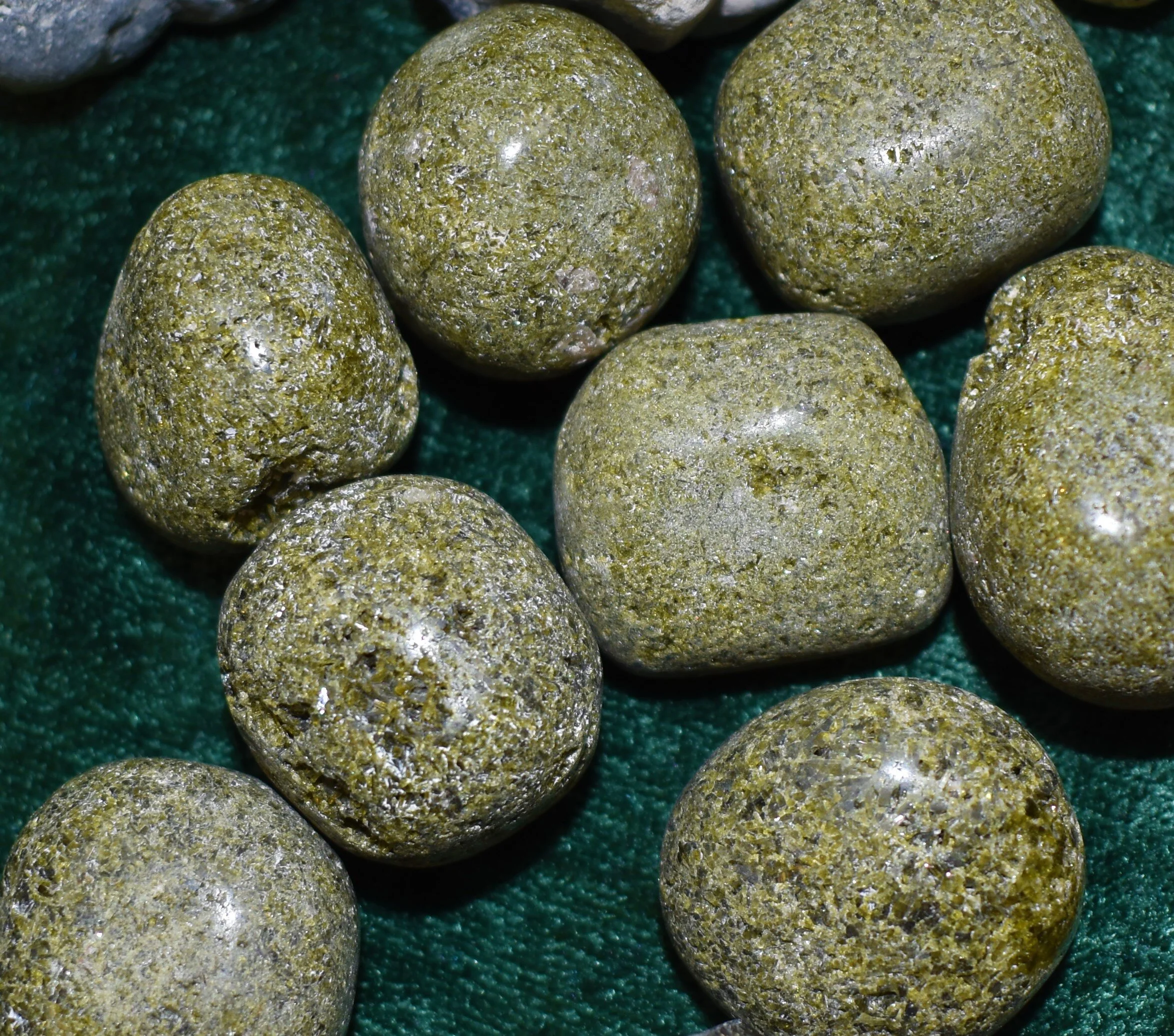 Epidote_t.JPG
