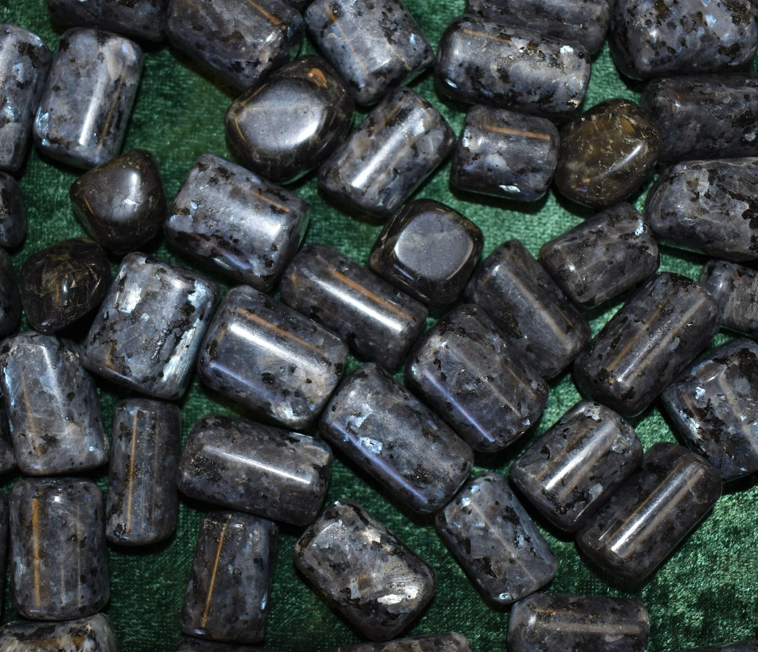 Larvikite_t.JPG