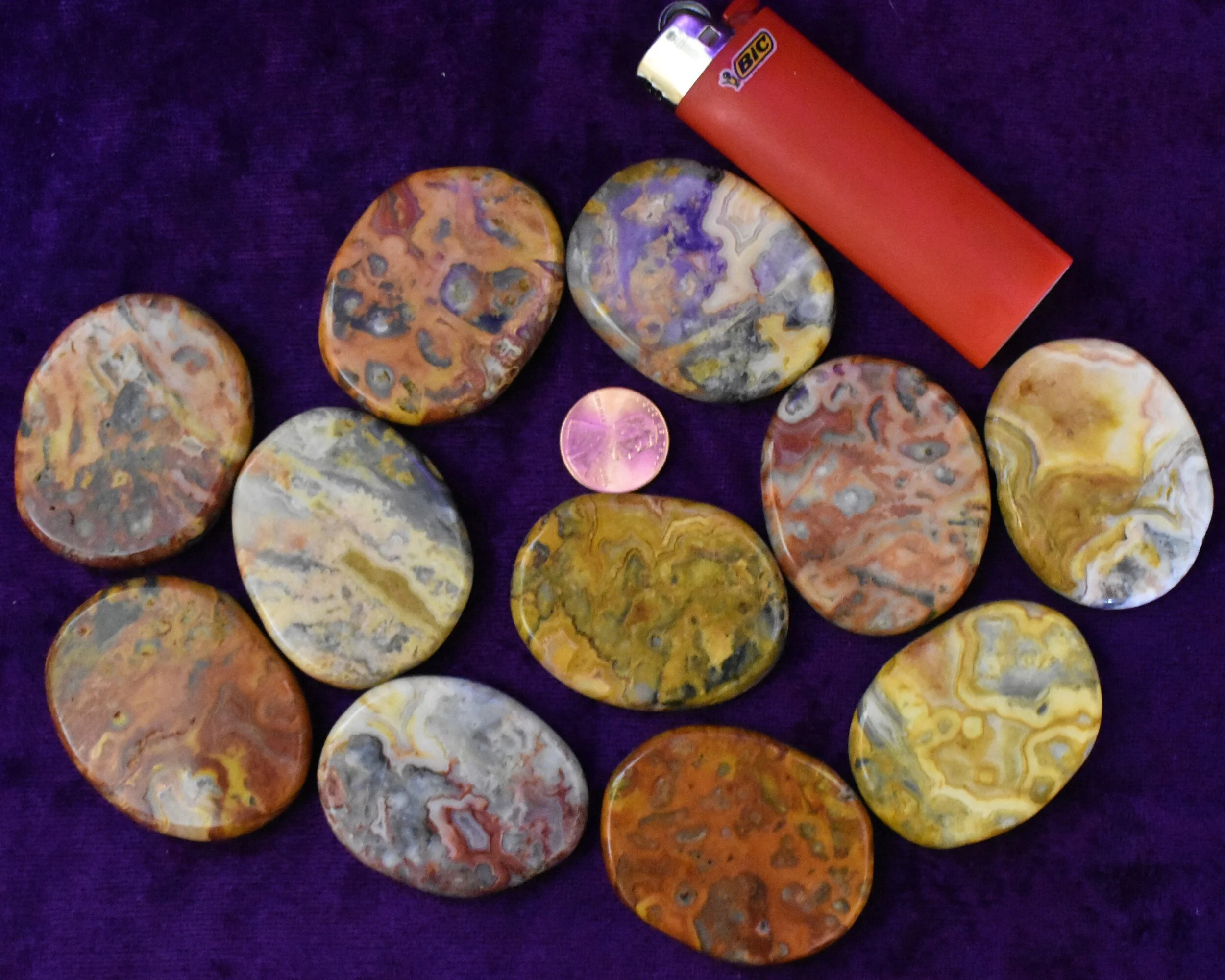 Crazy_Lace_Agate_flat_oval.JPG