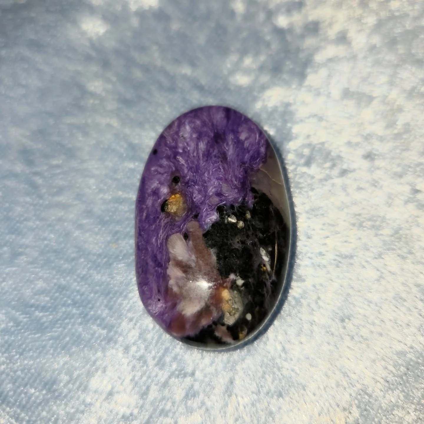 💜𝐂𝐇𝐀𝐑𝐎𝐈𝐓𝐄 𝐏𝐀𝐋𝐌𝐒𝐓𝐎𝐍𝐄💜--$2️⃣5️⃣

𝗖𝗵𝗮𝗿𝗼𝗶𝘁𝗲 is a great stone for lucid dreaming and chasing away nightmares. 💭 It stimulates the Crown and 3rd Eye Chakras allow one to realize their path of service and manifest that role. 🔮

