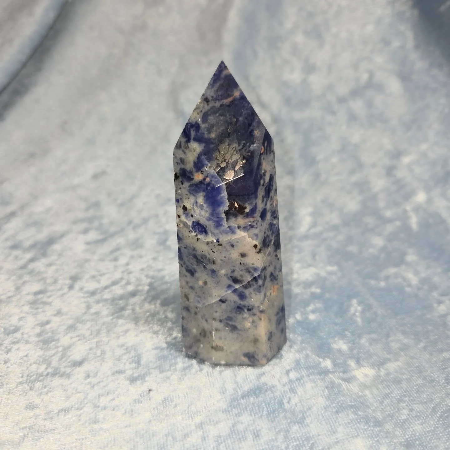 💙𝐒𝐎𝐃𝐀𝐋𝐈𝐓𝐄 𝐓𝐎𝐖𝐄𝐑💙--$4️⃣0️⃣

𝗦𝗼𝗱𝗮𝗹𝗶𝘁𝗲 is a stone of intelligence and communication. 🧠 This stone can help enhance psychic and spiritual perception, and unites logic with intuition. 👍

Please message me for payment and shipping 