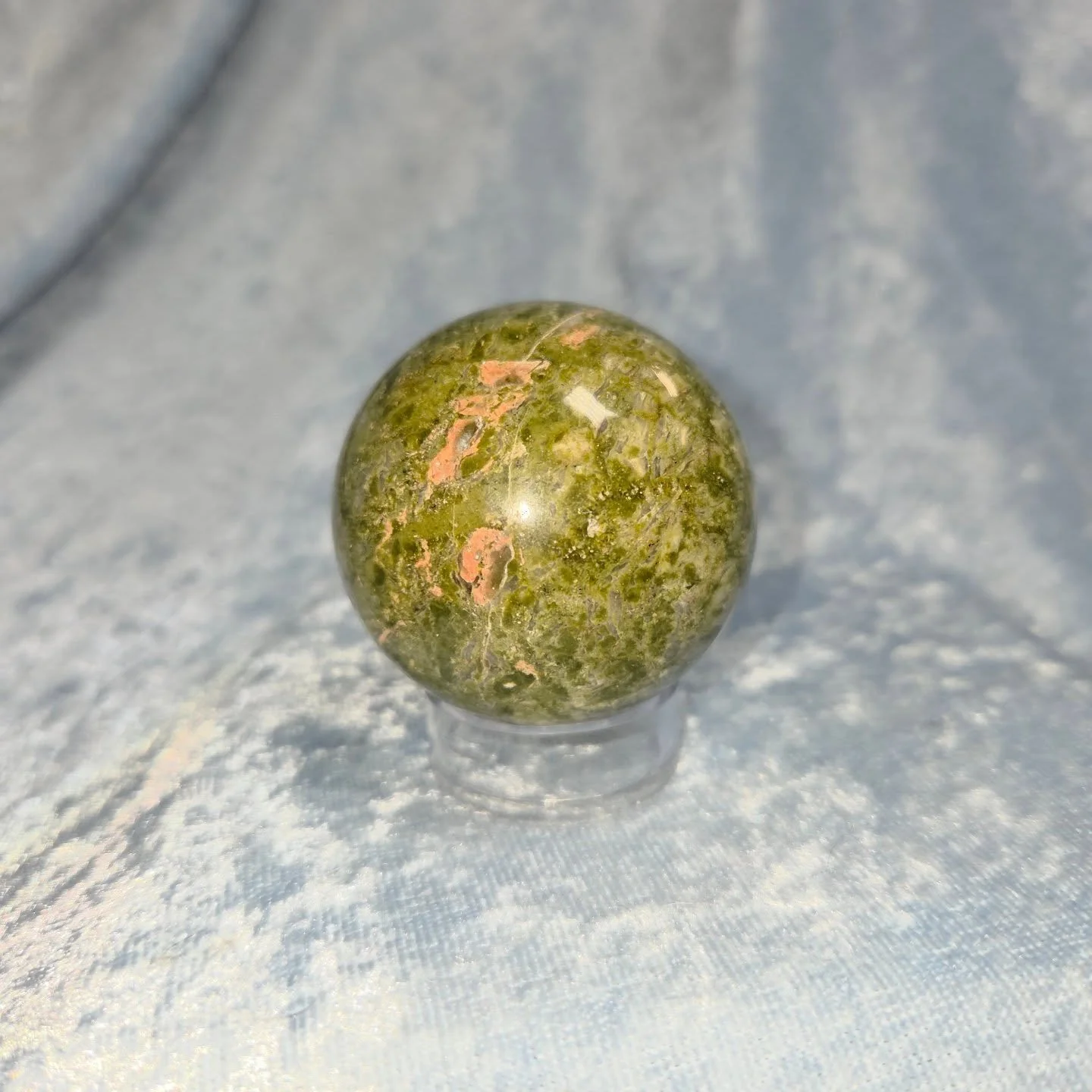 🌷𝐔𝐍𝐀𝐊𝐈𝐓𝐄 𝐉𝐀𝐒𝐏𝐄𝐑 𝐒𝐏𝐇𝐄𝐑𝐄🌷--$3️⃣0️⃣

Unakite Jasper helps one to release negative emotions and to stop the one way inner chatter that often complicates otherwise simple situations. ☮ It can help one to purge bad habits and shine a l