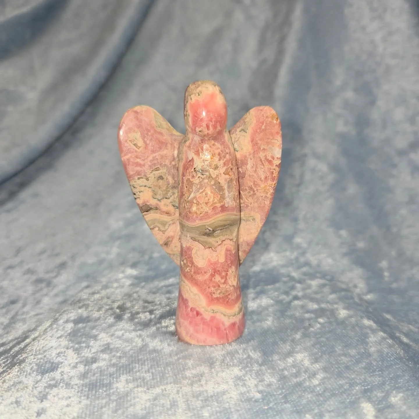 🥓𝐑𝐇𝐎𝐃𝐎𝐂𝐇𝐑𝐎𝐒𝐈𝐓𝐄 𝐀𝐍𝐆𝐄𝐋🥓--$1️⃣2️⃣5️⃣

Rhodochrosite is the best stone for healing the inner child after deep emotional trauma has taken all the joy our of life. Rhodochrosite helps one to love the most important person in their life,