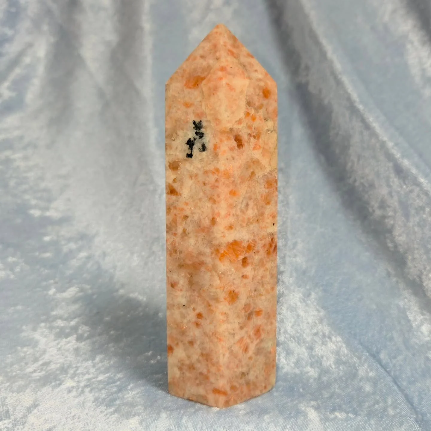 ☀️𝐒𝐔𝐍𝐒𝐓𝐎𝐍𝐄 𝐓𝐎𝐖𝐄𝐑☀️--$1️⃣2️⃣5️⃣

As a stone of enlightened leadership, 𝗦𝘂𝗻𝘀𝘁𝗼𝗻𝗲 facilitates mental clarity, self-confidence, a higher sense of self-worth, and self-discipline. 👍 Sunstone can also boost one's vitality and metaboli