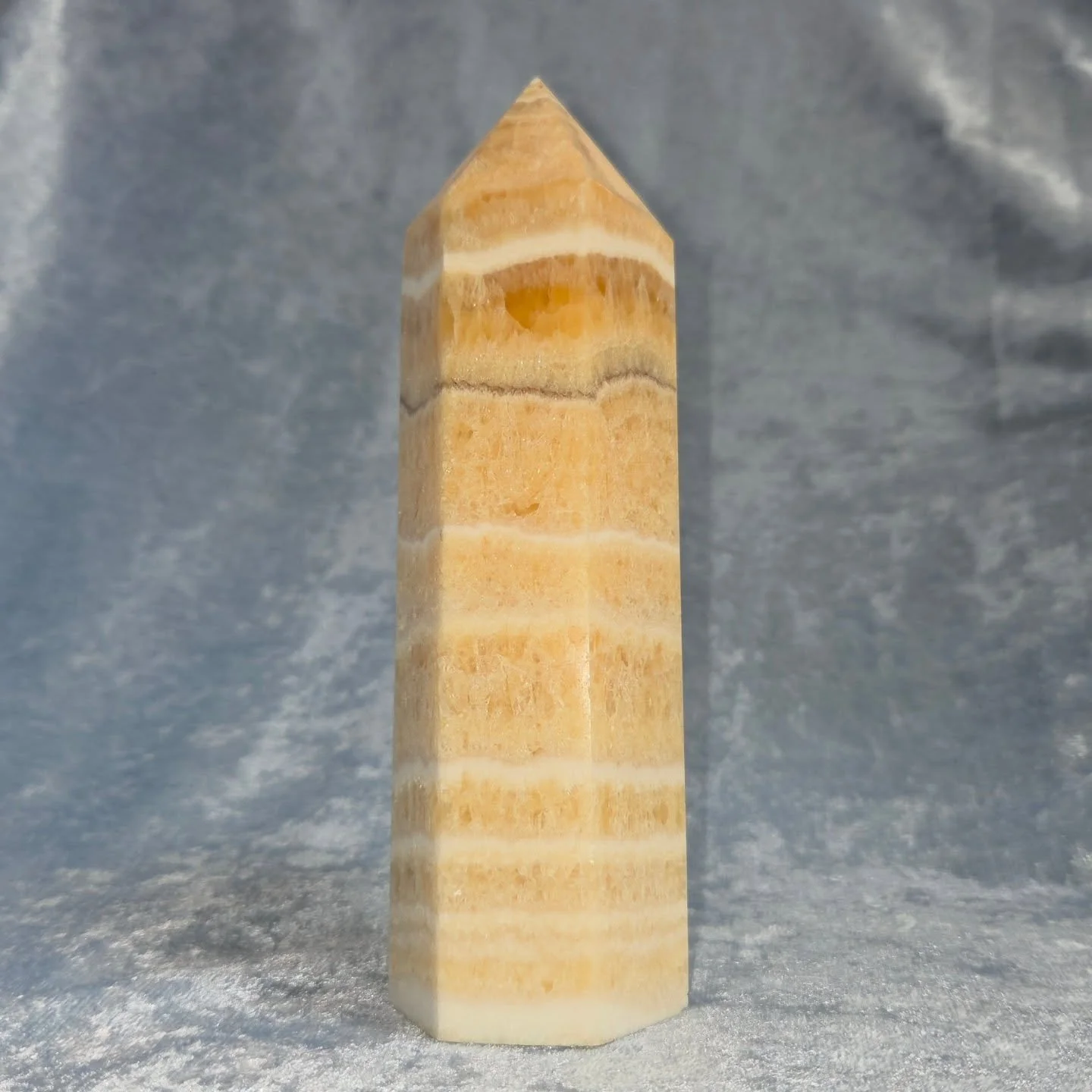 🍊𝐎𝐑𝐀𝐍𝐆𝐄 𝐂𝐀𝐋𝐂𝐈𝐓𝐄 𝐓𝐎𝐖𝐄𝐑🍊--$7️⃣5️⃣

𝗢𝗿𝗮𝗻𝗴𝗲 𝗖𝗮𝗹𝗰𝗶𝘁𝗲 is a joyful stone that can give one energy and motivation to overcome laziness and emotional stress. 😁 It can cleanse one's energy and help one to get through heavy tra