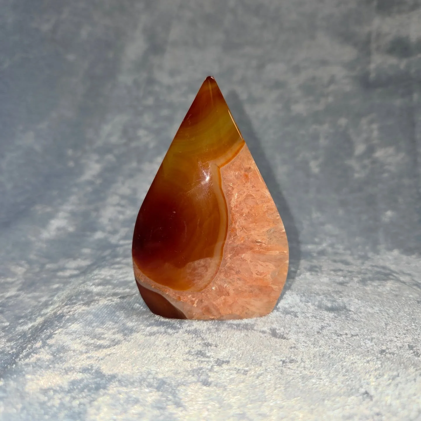 🔥𝐂𝐀𝐑𝐍𝐄𝐋𝐈𝐀𝐍 𝐅𝐋𝐀𝐌𝐄🔥--$3️⃣0️⃣

𝗖𝗮𝗿𝗻𝗲𝗹𝗶𝗮𝗻 is a stone of leadership and courage, allowing one to release the fear of making the wrong decision. 👍 It also promotes vitality, helping you to manifest your goals. 🧡

Please message m