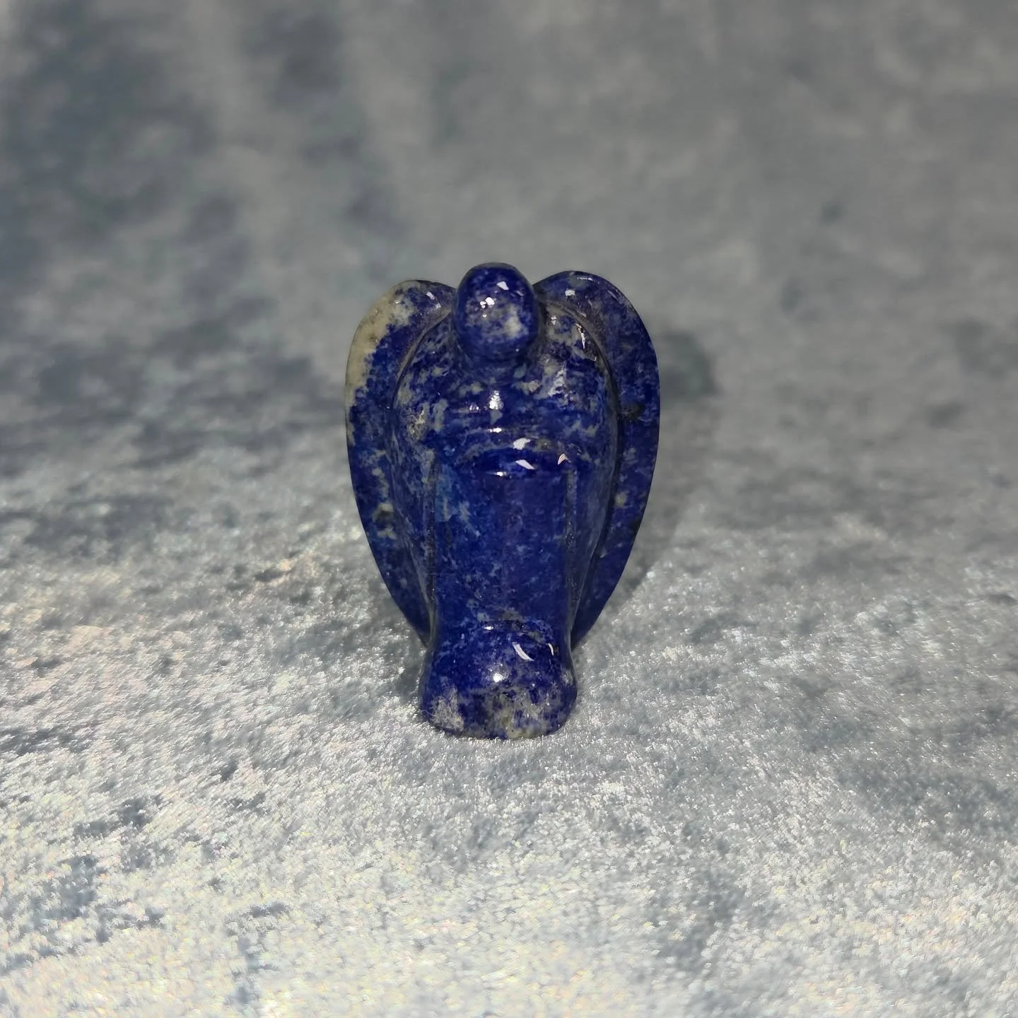 💙𝐋𝐀𝐏𝐈𝐒 𝐋𝐀𝐙𝐔𝐋𝐈 𝐀𝐍𝐆𝐄𝐋💙--$2️⃣0️⃣

𝗟𝗮𝗽𝗶𝘀 𝗟𝗮𝘇𝘂𝗹𝗶 is a stone that promotes royal virtues and spirituality, bringing out your inner queen or king. 👑 It helps activate the 3rd Eye chakra, enhancing intuition, intellectual abilit