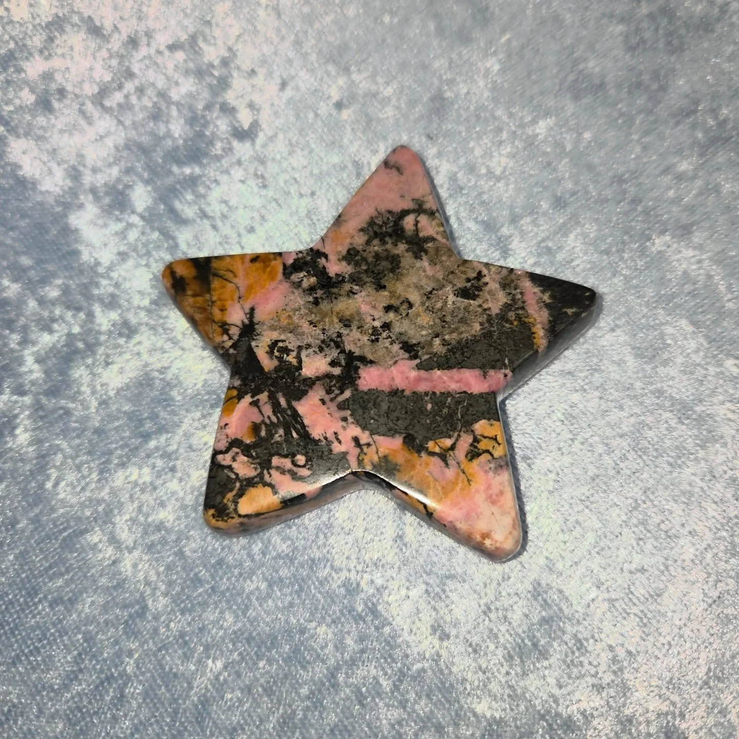 💕𝐑𝐇𝐎𝐃𝐎𝐍𝐈𝐓𝐄 𝐒𝐓𝐀𝐑💕--$3️⃣0️⃣

𝗥𝗵𝗼𝗱𝗼𝗻𝗶𝘁𝗲 facilitates Meditation and Mantra work, while clearing away Confusion and Doubt.  It lends Confidence and helps to bring Emotional Balance. ☯️ Rhodonite helps one to become more Independent