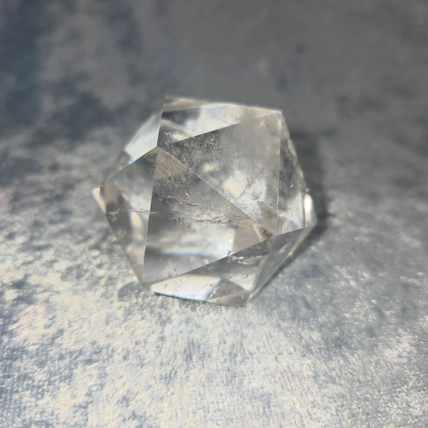 🤍𝐂𝐋𝐄𝐀𝐑 𝐐𝐔𝐀𝐑𝐓𝐙 𝐃𝐎𝐃𝐄𝐂𝐀𝐇𝐄𝐃𝐑𝐎𝐍🤍--$7️⃣5️⃣

𝗤𝘂𝗮𝗿𝘁𝘇 𝗖𝗿𝘆𝘀𝘁𝗮𝗹 is a very versatile stone in that it can be programmed to be the type of tool you desire. ✨ It is also a great amplifier and accelerator of the energy you dire