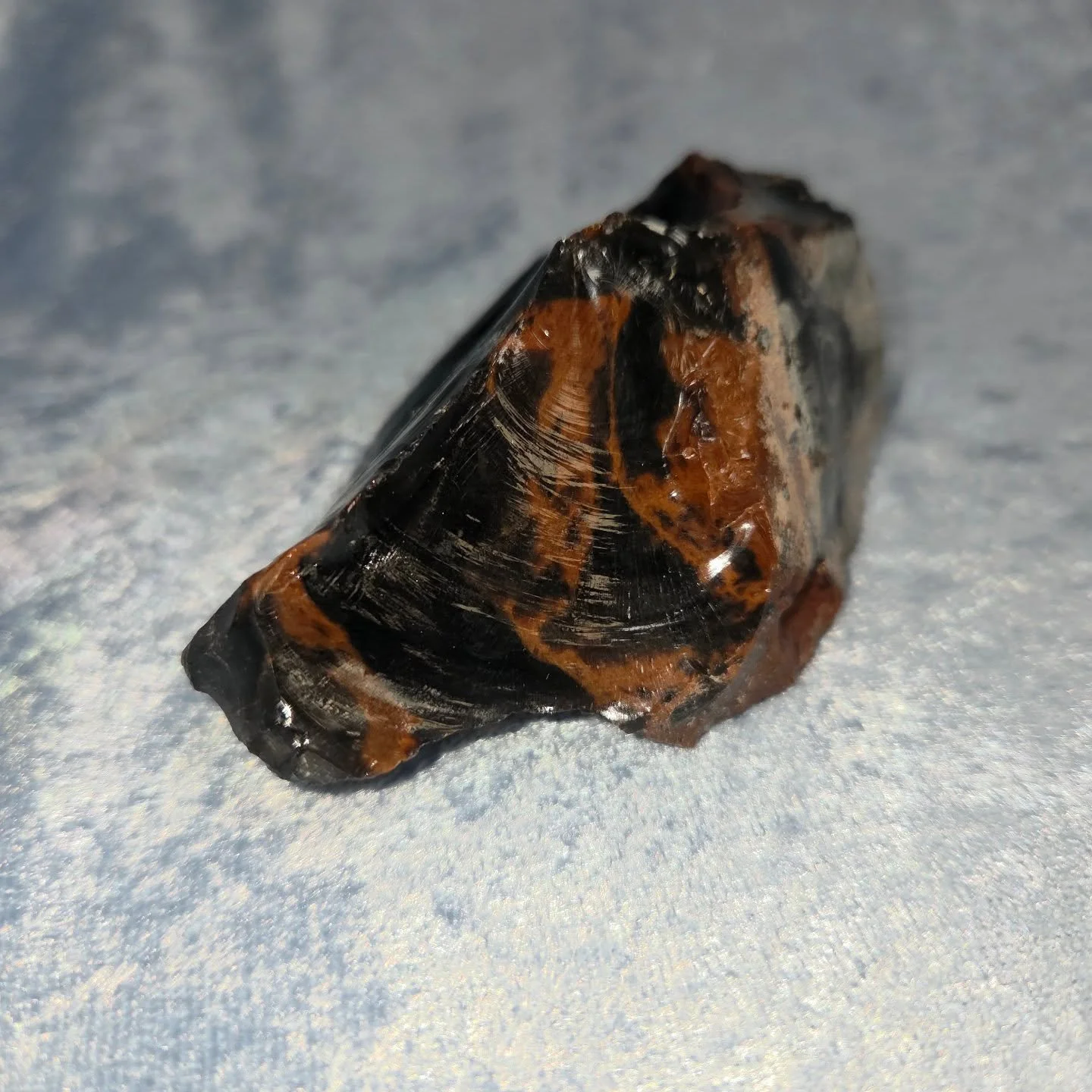 🍁𝐌𝐀𝐇𝐎𝐆𝐀𝐍𝐘 𝐎𝐁𝐒𝐈𝐃𝐈𝐀𝐍🍁--$4️⃣0️⃣

𝗢𝗯𝘀𝗶𝗱𝗶𝗮𝗻 is a strong protective stone, as it forms a shield against negativity. 🛡 It can provide you with compassion and strength. It aids in processing things that are hard to accept. 𝗠𝗮𝗵𝗼