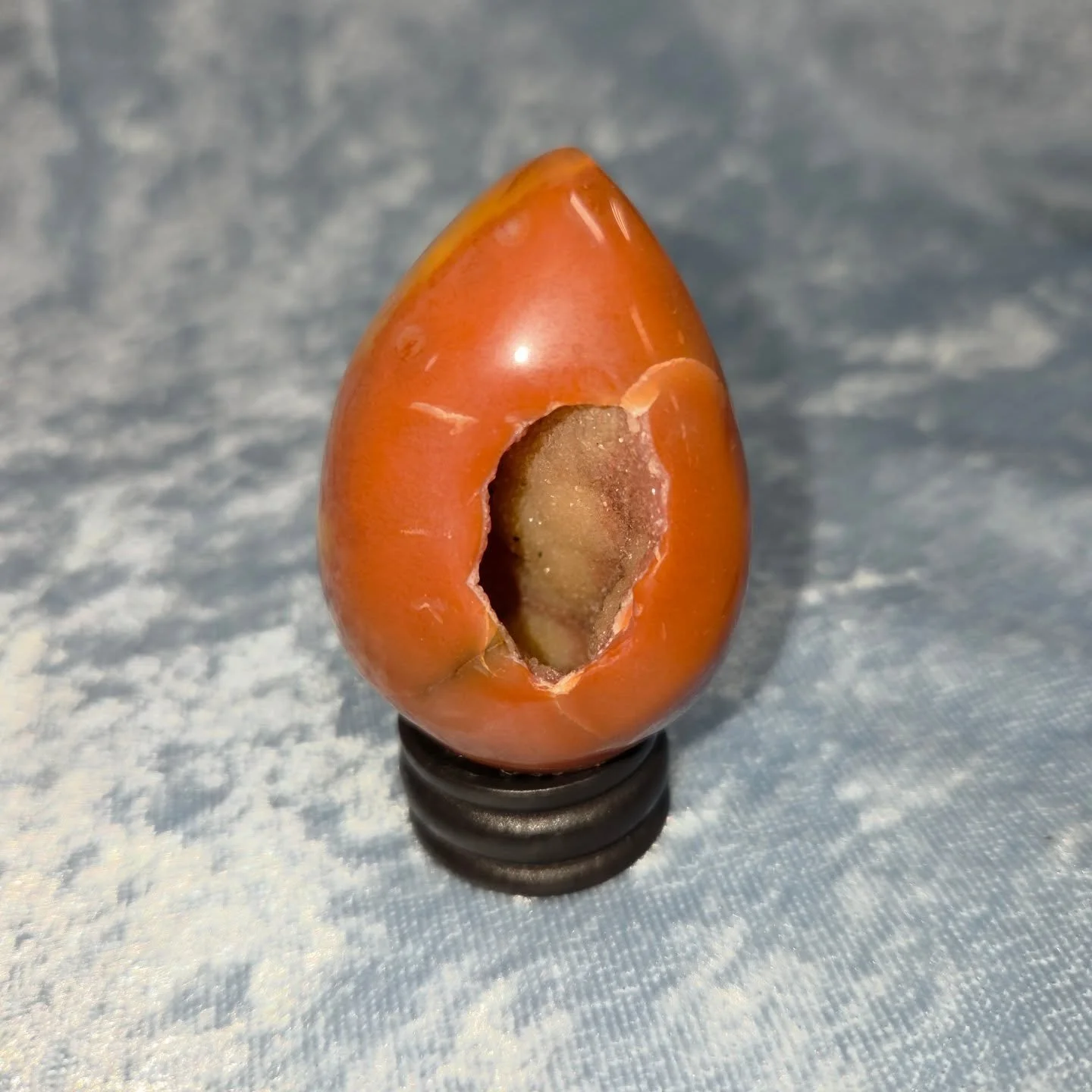 🔥𝐂𝐀𝐑𝐍𝐄𝐋𝐈𝐀𝐍 𝐃𝐑𝐔𝐙𝐘 𝐄𝐆𝐆🔥--$2️⃣0️⃣

𝗖𝗮𝗿𝗻𝗲𝗹𝗶𝗮𝗻 is a stone of leadership and courage, allowing one to release the fear of making the wrong decision. 👍 It also promotes vitality, helping you to manifest your goals. 🧡

Please me