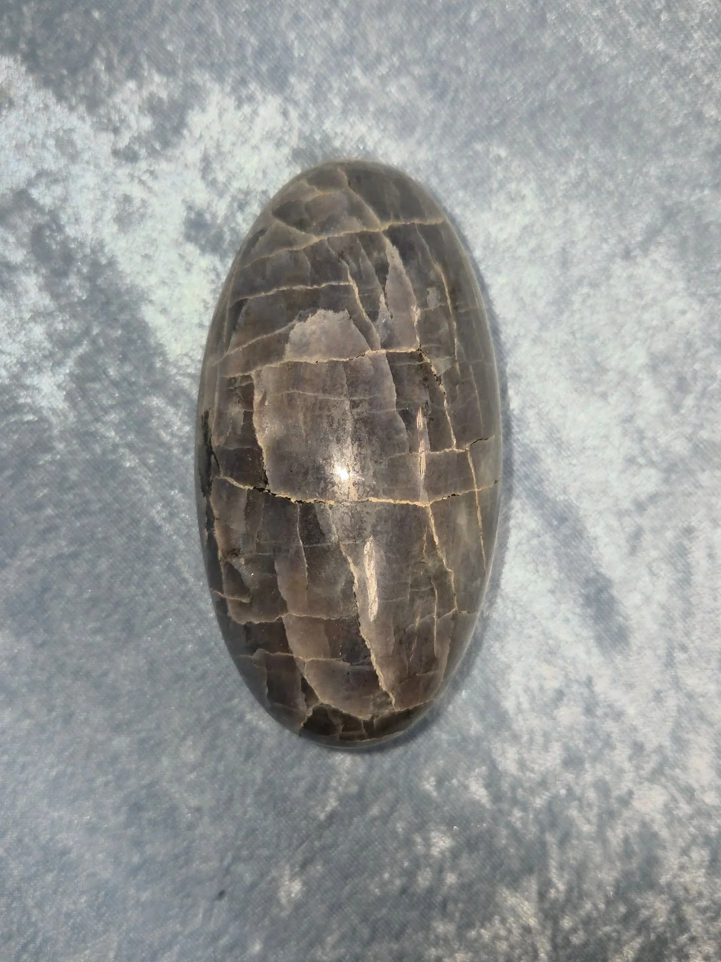 ✨𝐈𝐎𝐋𝐈𝐓𝐄 𝐋𝐈𝐍𝐆𝐀𝐌✨--$9️⃣5️⃣

𝗜𝗼𝗹𝗶𝘁𝗲 (also known as the Vikings' Compass) aids the spirit of exploration, dreams, and intuition. 🧭 It can help one recover a lost sense of balance and help those suffering with disorientation or lack of 