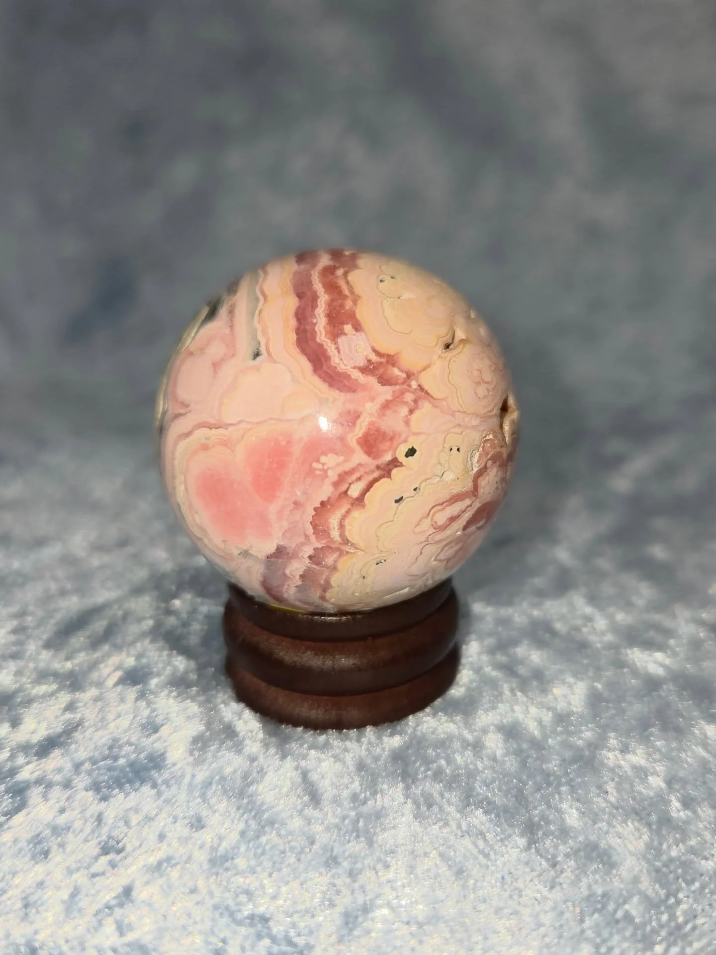 🥓𝐑𝐇𝐎𝐃𝐎𝐂𝐇𝐑𝐎𝐒𝐈𝐓𝐄 𝐒𝐏𝐇𝐄𝐑𝐄🥓--$6️⃣5️⃣

𝗥𝗵𝗼𝗱𝗼𝗰𝗵𝗿𝗼𝘀𝗶𝘁𝗲 is the best stone for healing the inner child after deep emotional trauma has taken all the joy our of life. Rhodochrosite helps one to love the most important person in