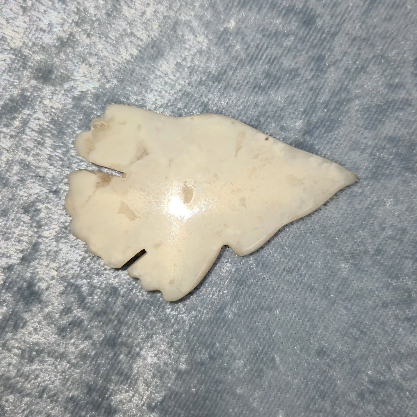 ❄𝐖𝐇𝐈𝐓𝐄 𝐀𝐑𝐀𝐆𝐎𝐍𝐈𝐓𝐄 𝐁𝐄𝐓𝐀 𝐅𝐈𝐒𝐇❄--$2️⃣0️⃣

𝗪𝗵𝗶𝘁𝗲 𝗔𝗿𝗮𝗴𝗼𝗻𝗶𝘁𝗲 can be used to help purify one's spiritual and emotional body from old wounds. 🤍 It is an immensely helpful stone for those who are in intense relationships, e