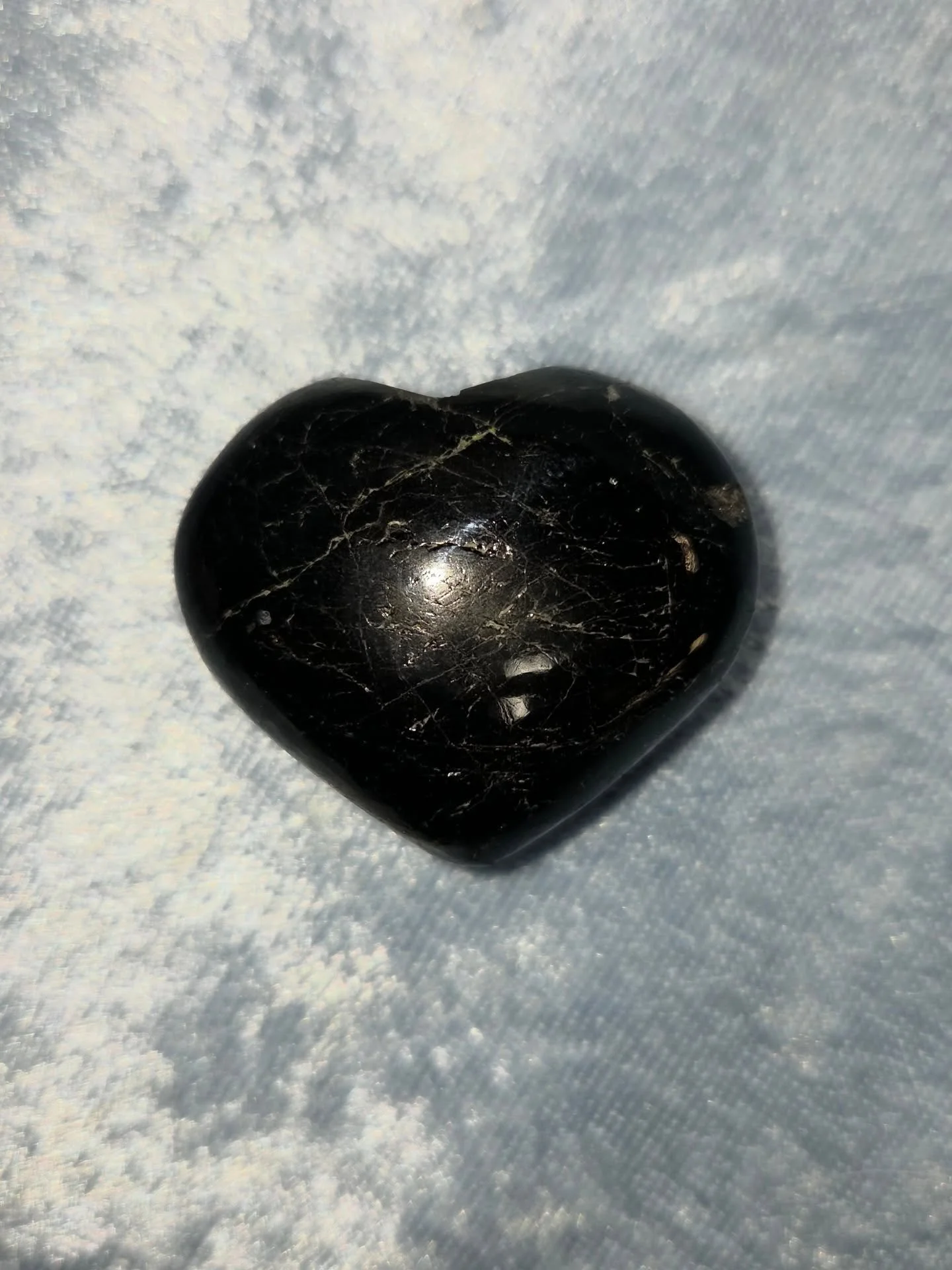 🖤𝐁𝐋𝐀𝐂𝐊 𝐓𝐎𝐔𝐑𝐌𝐀𝐋𝐈𝐍𝐄 𝐇𝐄𝐀𝐑𝐓🖤--$2️⃣0️⃣

𝗕𝗹𝗮𝗰𝗸 𝗧𝗼𝘂𝗿𝗺𝗮𝗹𝗶𝗻𝗲 can be very effective in protecting one from bad vibes from others as well as yourself.✌ A great stone for centering and grounding your energy, it can be very ef