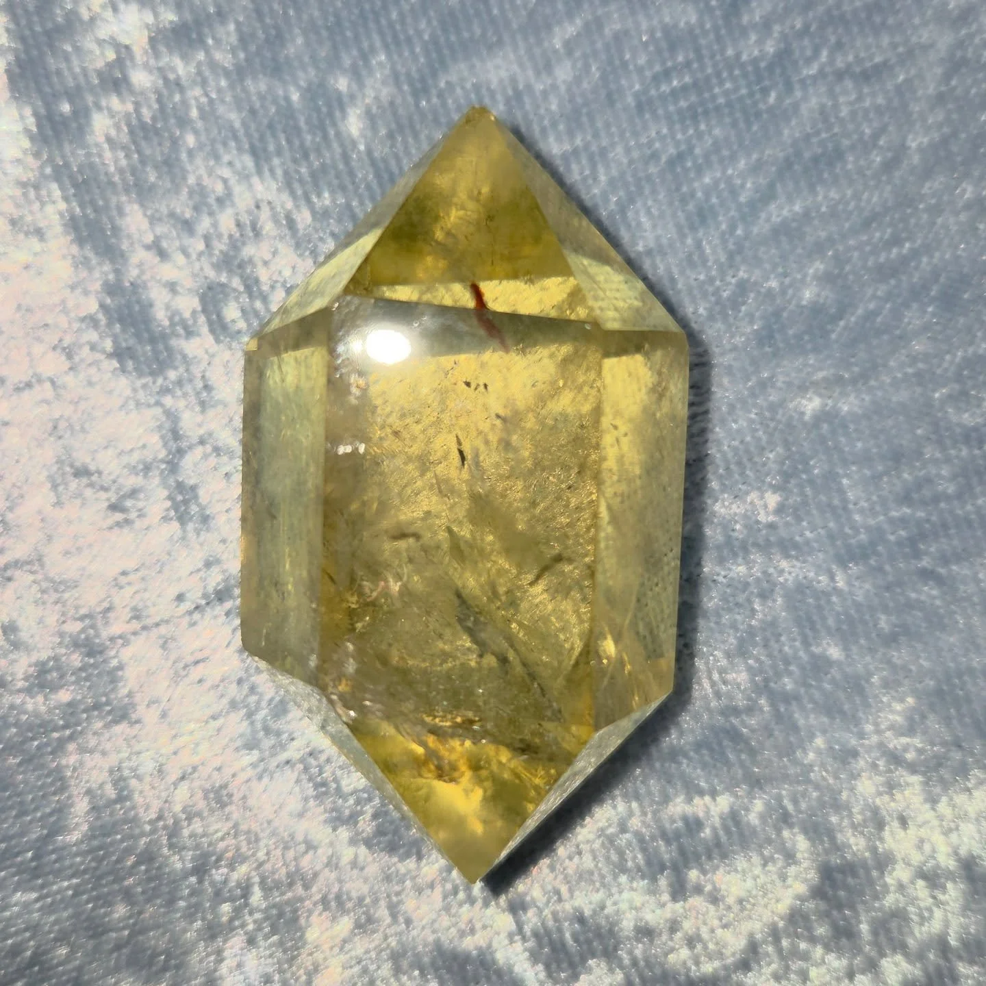 ☀️𝐃𝐎𝐔𝐁𝐋𝐄 𝐓𝐄𝐑𝐌𝐈𝐍𝐀𝐓𝐄𝐃 𝐂𝐈𝐓𝐑𝐈𝐍𝐄☀️--$3️⃣0️⃣

A "piece of sunshine", 𝗖𝗶𝘁𝗿𝗶𝗻𝗲 helps to raise self-esteem,  self confidence, and boost your overall mood and well-being. ☀️ Citrine helps to overcome depression and aids 