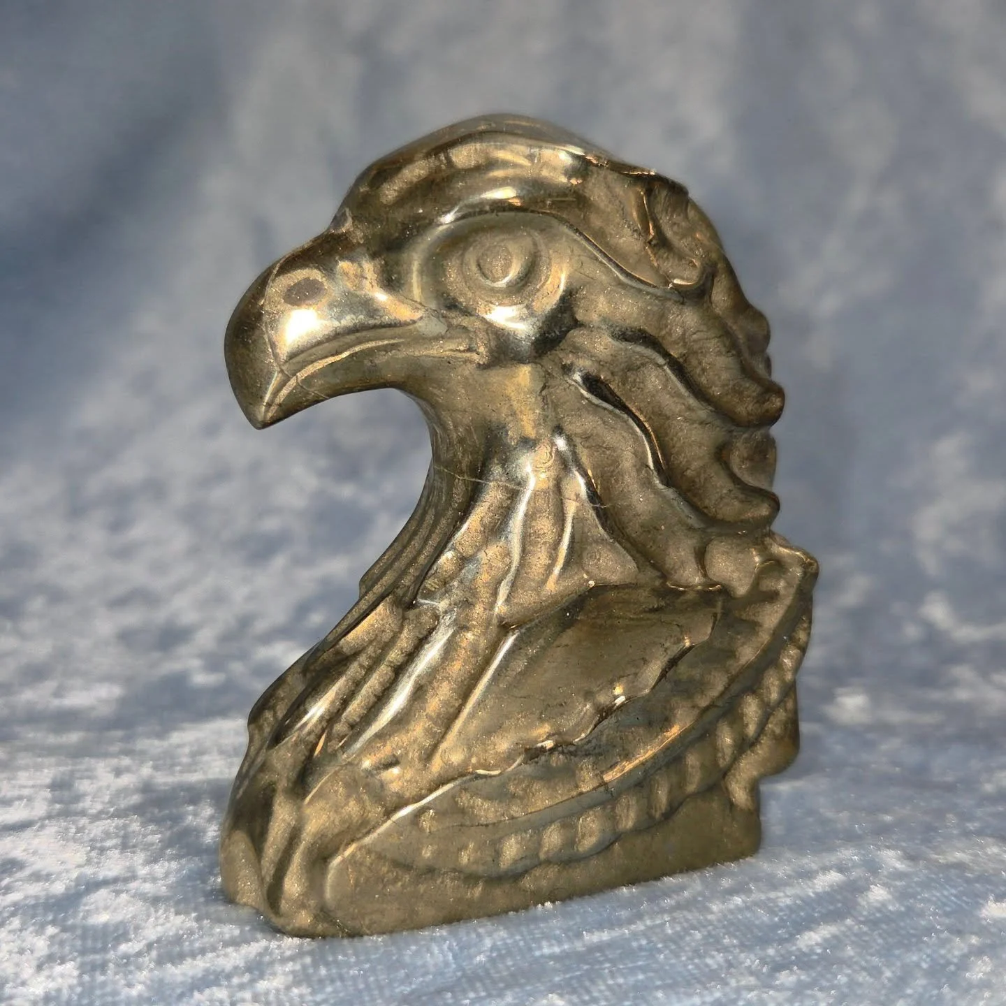 🌟𝐈𝐑𝐎𝐍 𝐏𝐘𝐑𝐈𝐓𝐄 𝐄𝐀𝐆𝐋𝐄🌟--$6️⃣0️⃣

𝗜𝗿𝗼𝗻 𝗣𝘆𝗿𝗶𝘁𝗲 (or "Fool's Gold") assists in overcoming the fears that keep us from creating abundance in our lives. ⭐ By promoting creativity, iron pyrite can help us to be more confide