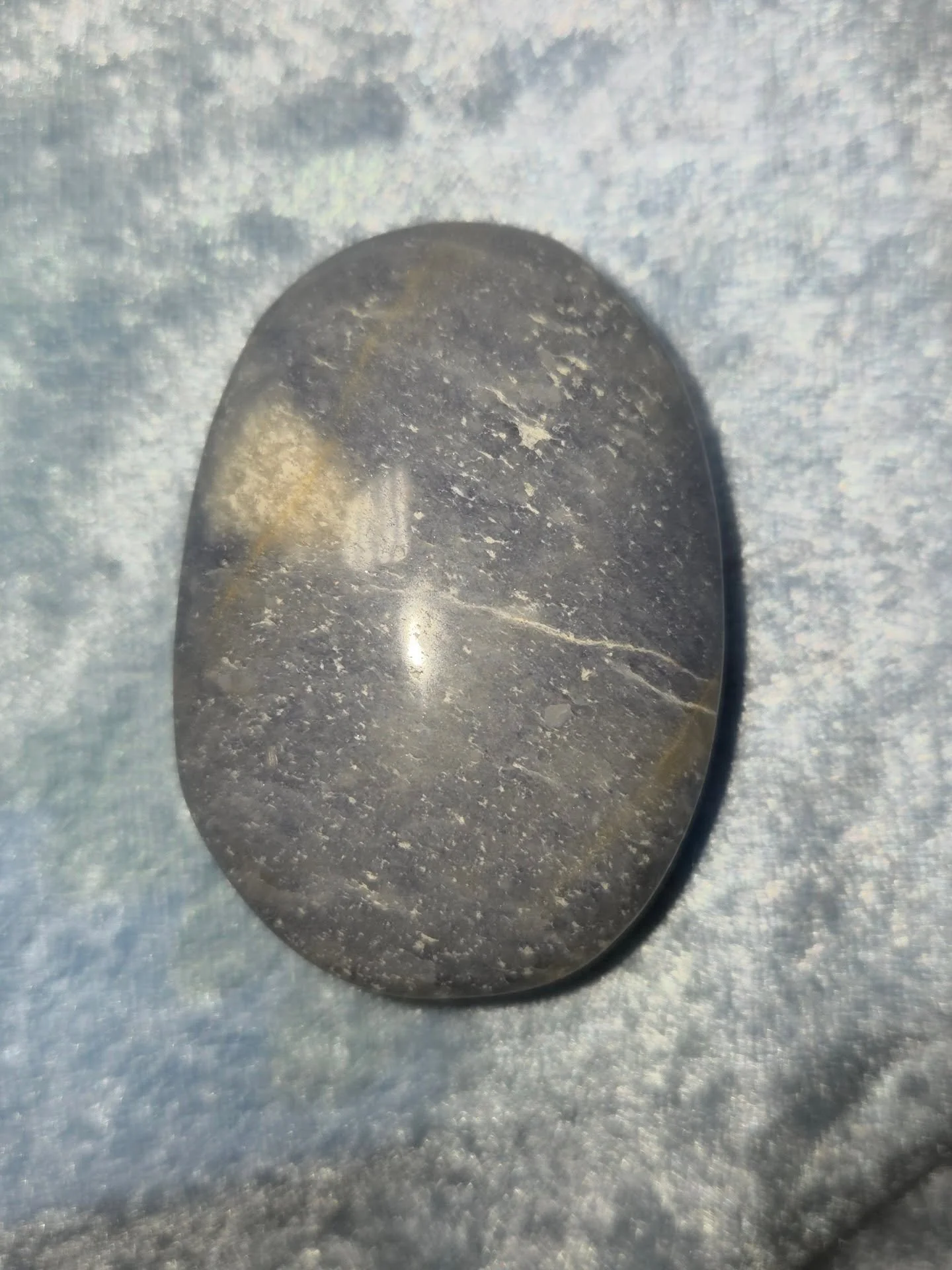 💙𝐁𝐋𝐔𝐄 𝐐𝐔𝐀𝐑𝐓𝐙 𝐏𝐀𝐋𝐌𝐒𝐓𝐎𝐍𝐄💙--$2️⃣0️⃣

𝗕𝗹𝘂𝗲 𝗤𝘂𝗮𝗿𝘁𝘇 is a stone of inspiration and hope. 💙 It can calm overstimulation, provide mental clarity, and give a positive outlook to those who struggle with depression. Blue quartz as