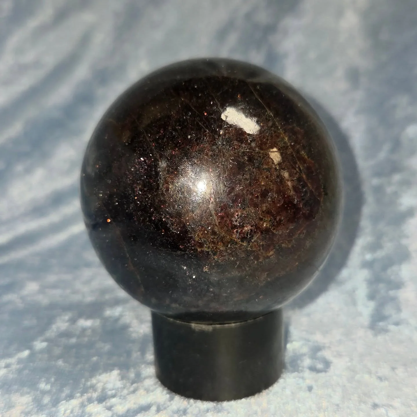 🍒𝐀𝐋𝐌𝐀𝐍𝐃𝐈𝐍𝐄 𝐆𝐀𝐑𝐍𝐄𝐓 𝐒𝐏𝐇𝐄𝐑𝐄🍒--$1️⃣5️⃣0️⃣
𝗔𝗹𝗺𝗮𝗻𝗱𝗶𝗻𝗲 𝗚𝗮𝗿𝗻𝗲𝘁 is a stone of Strength and Security. 💪 Its energies are connected with the Earth as well as the Root Chakra.  Almandine garnet also helps you find Joy and c