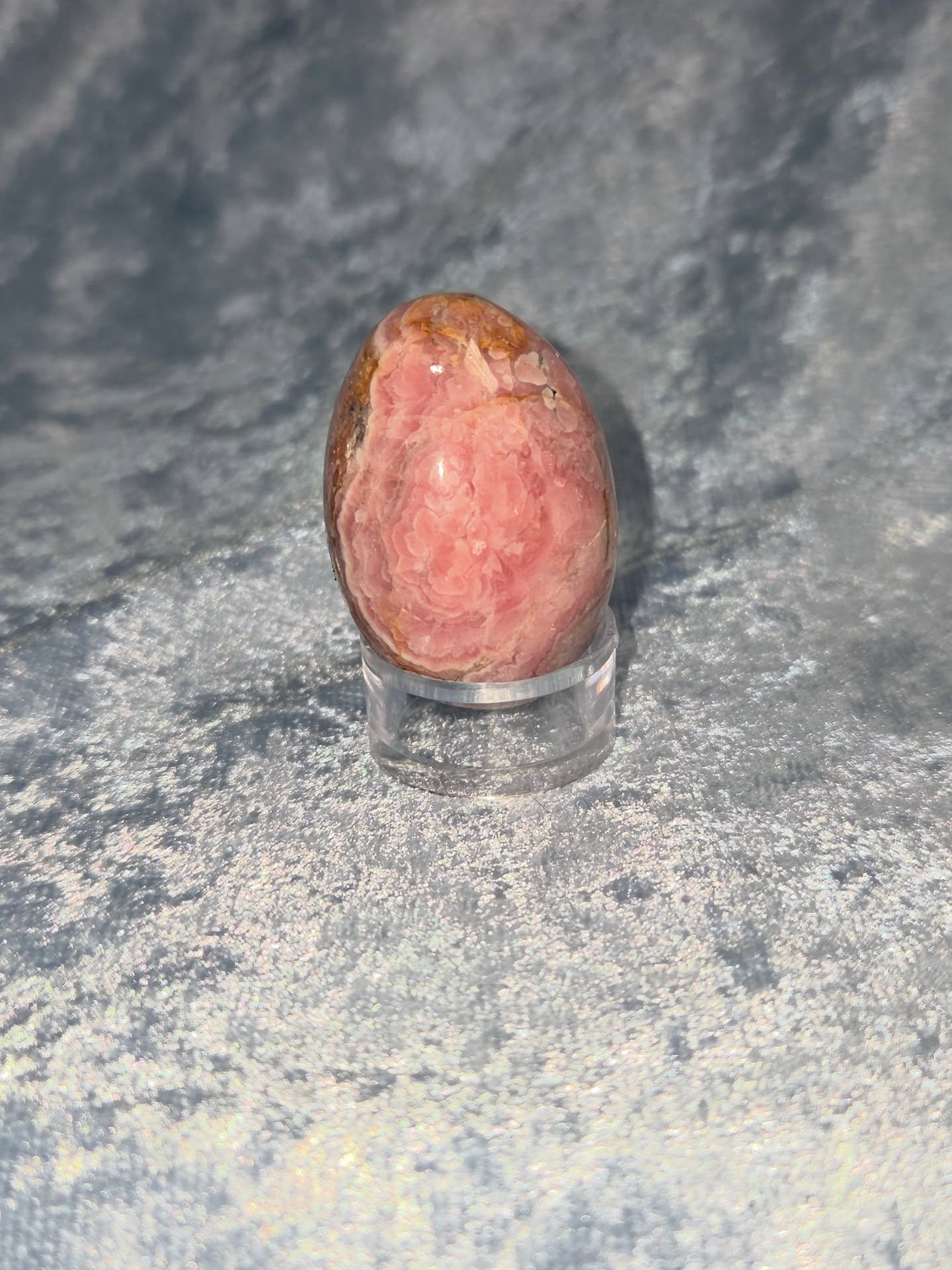 🥓𝐑𝐇𝐎𝐃𝐎𝐂𝐇𝐑𝐎𝐒𝐈𝐓𝐄 𝐄𝐆𝐆🥓--$3️⃣5️⃣

𝗥𝗵𝗼𝗱𝗼𝗰𝗵𝗿𝗼𝘀𝗶𝘁𝗲 is the best stone for healing the inner child after deep emotional trauma has taken all the joy our of life. Rhodochrosite helps one to love the most important person in their