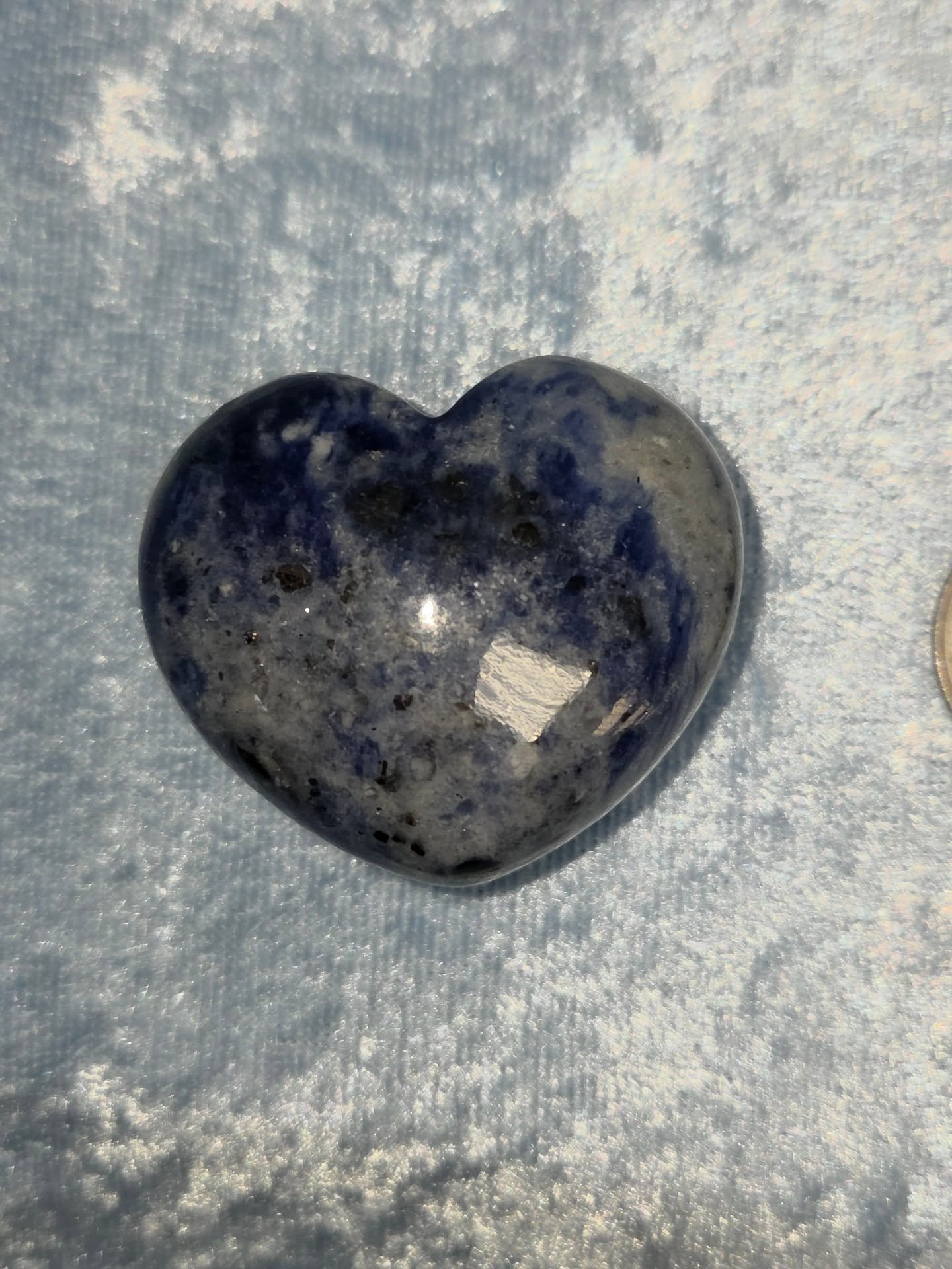 💙𝐒𝐎𝐃𝐀𝐋𝐈𝐓𝐄 𝐇𝐄𝐀𝐑𝐓💙--$2️⃣0️⃣

𝗦𝗼𝗱𝗮𝗹𝗶𝘁𝗲 is a stone of intelligence and communication. 🧠 This stone can help enhance psychic and spiritual perception, and unites logic with intuition. 👍

Please message me for payment and shipping 