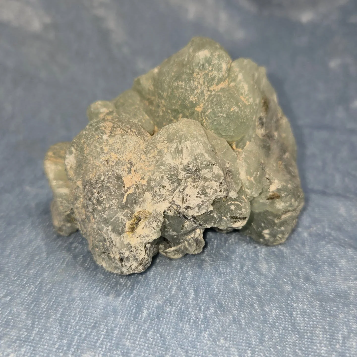 💚𝐏𝐑𝐄𝐇𝐍𝐈𝐓𝐄 𝐒𝐏𝐄𝐂𝐈𝐌𝐄𝐍💚--$5️⃣0️⃣

𝗣𝗿𝗲𝗵𝗻𝗶𝘁𝗲 can be used to dispel nightmares and phobias and can also ease hyperactivity in children. 😁 It is a very effective tool for connecting to spiritual energy and the Universe while in med