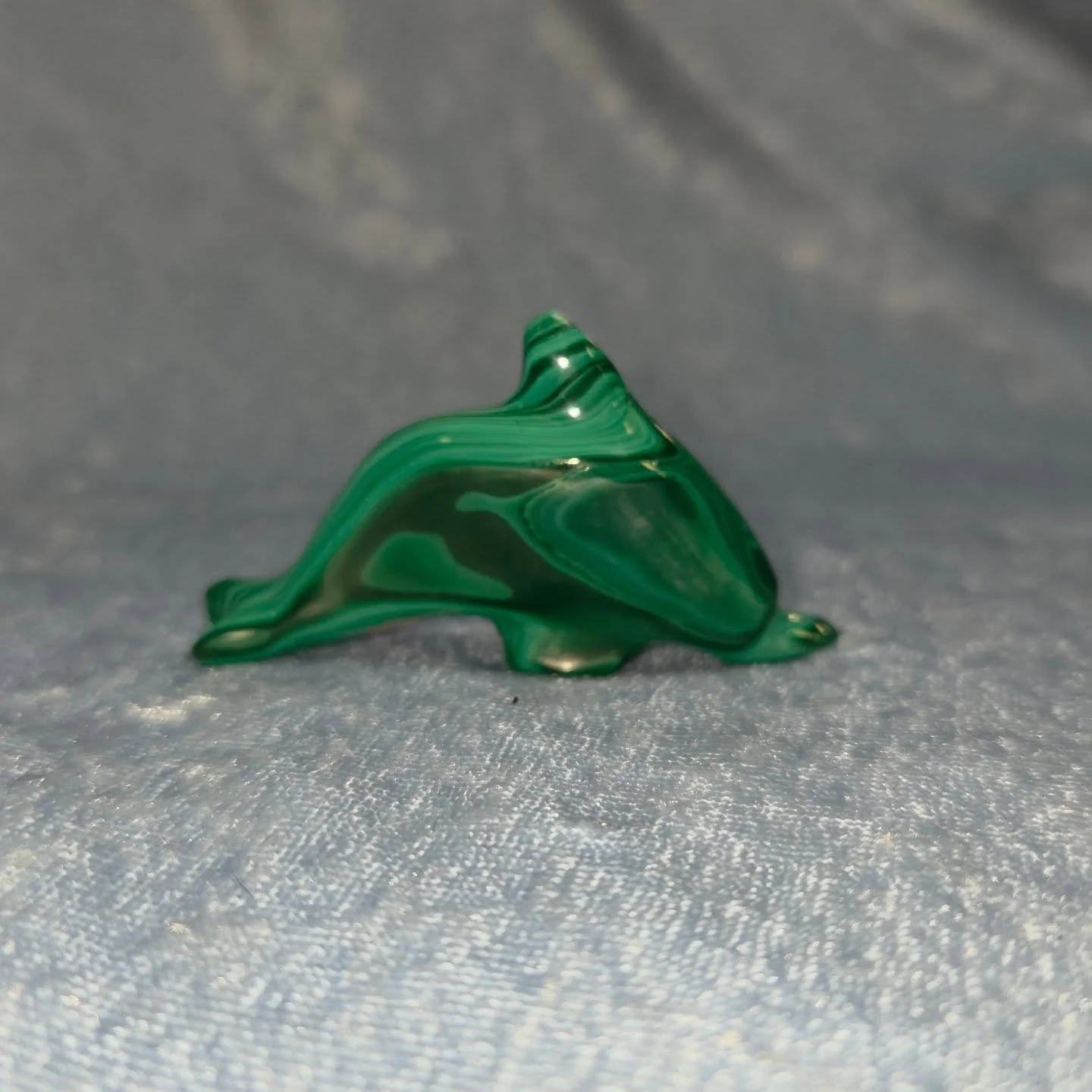 💚𝐌𝐀𝐋𝐀𝐂𝐇𝐈𝐓𝐄 𝐃𝐎𝐋𝐏𝐇𝐈𝐍💚--$3️⃣0️⃣

𝗠𝗮𝗹𝗮𝗰𝗵𝗶𝘁𝗲 is a great heart healer, promoting emotional protection from others that may want to bring you down to their level or manipulate you. 💚 It can also sharpen your psychic radar as well