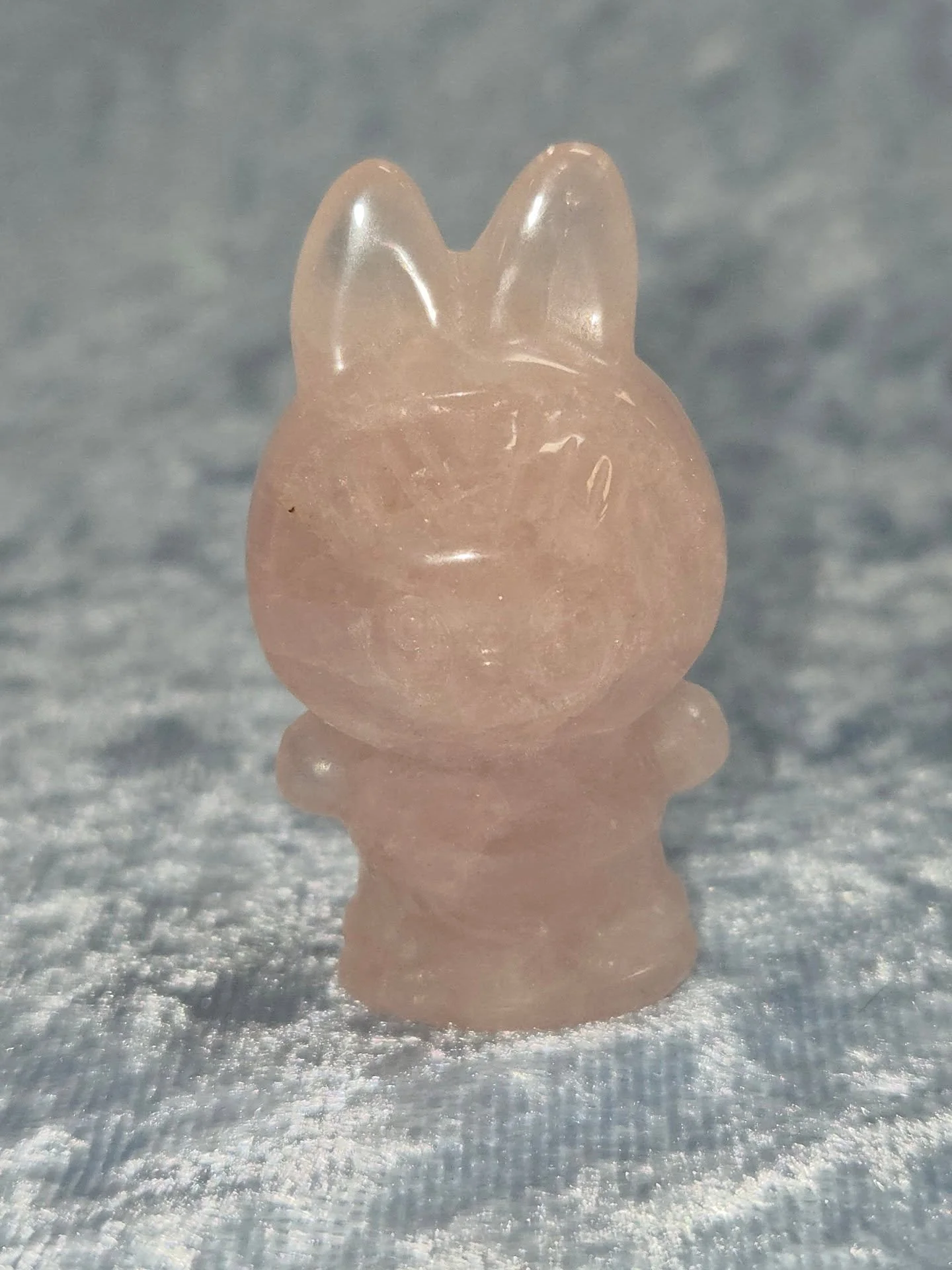 🌹𝐑𝐎𝐒𝐄 𝐐𝐔𝐀𝐑𝐓𝐙 𝐋𝐀𝐁𝐔𝐁𝐔🌹--$2️⃣0️⃣

𝗥𝗼𝘀𝗲 𝗤𝘂𝗮𝗿𝘁𝘇 is a stone of unconditional, universal Love, allowing one to love themselves, the people around them and the Universe we call home. 💕 Connecting with Rose Quartz enables one to a