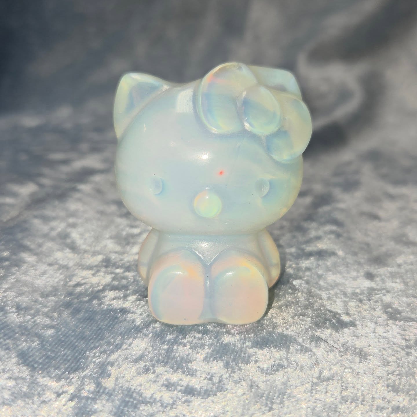 ✨️𝐎𝐏𝐀𝐋𝐈𝐓𝐄 𝐇. 𝐊𝐈𝐓𝐓𝐘✨️--$3️⃣0️⃣

𝗢𝗽𝗮𝗹𝗶𝘁𝗲 is a man-made opal that can help aid meditation, self exploration, and reflection. 🧘&zwj;♀️ It can help one with depression and anxiety as it has a calming energy that soothes and stabilizes