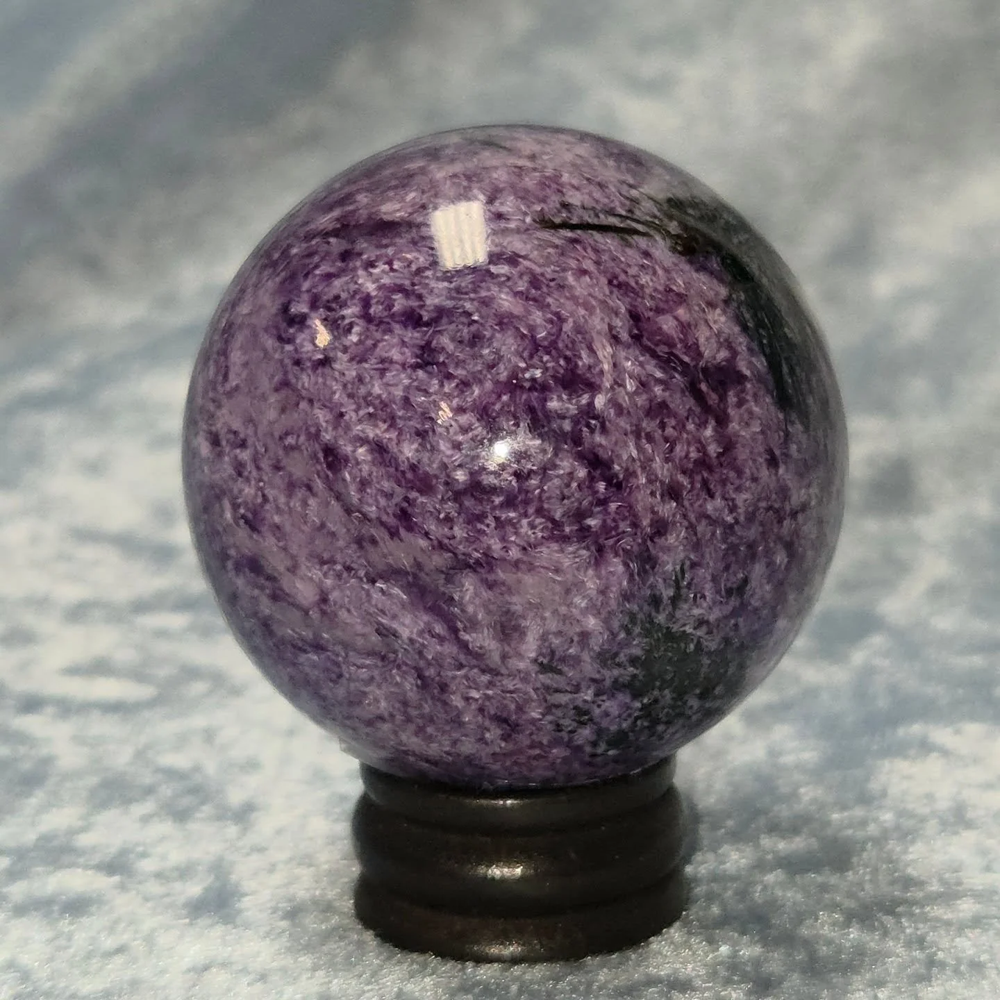 💜𝐂𝐇𝐀𝐑𝐎𝐈𝐓𝐄 𝐒𝐏𝐇𝐄𝐑𝐄💜--$1️⃣5️⃣0️⃣

𝗖𝗵𝗮𝗿𝗼𝗶𝘁𝗲 is a great stone for lucid dreaming and chasing away nightmares. 💭 It stimulates the Crown and 3rd Eye Chakras allow one to realize their path of service and manifest that role. 🔮

Ple