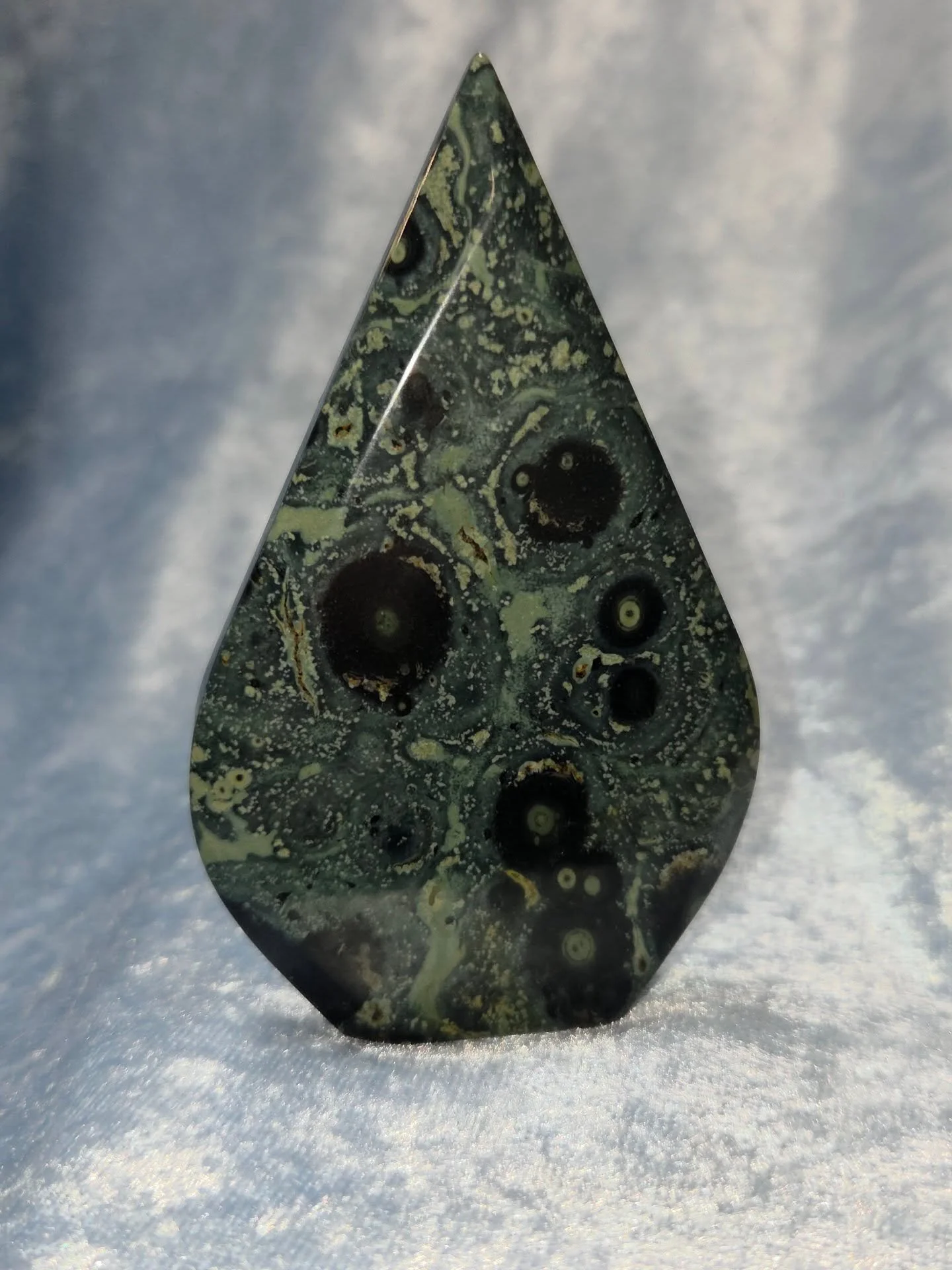 🐊𝐊𝐀𝐌𝐁𝐀𝐁𝐀 𝐉𝐀𝐒𝐏𝐄𝐑 𝐅𝐋𝐀𝐌𝐄🐊--$3️⃣0️⃣

𝗞𝗮𝗺𝗯𝗮𝗯𝗮 𝗝𝗮𝘀𝗽𝗲𝗿 promotes compassion, humility, generosity and an understanding heart. ❤ A helpful tool when going into a transitional period, it can help to teach karmic lessons needed 