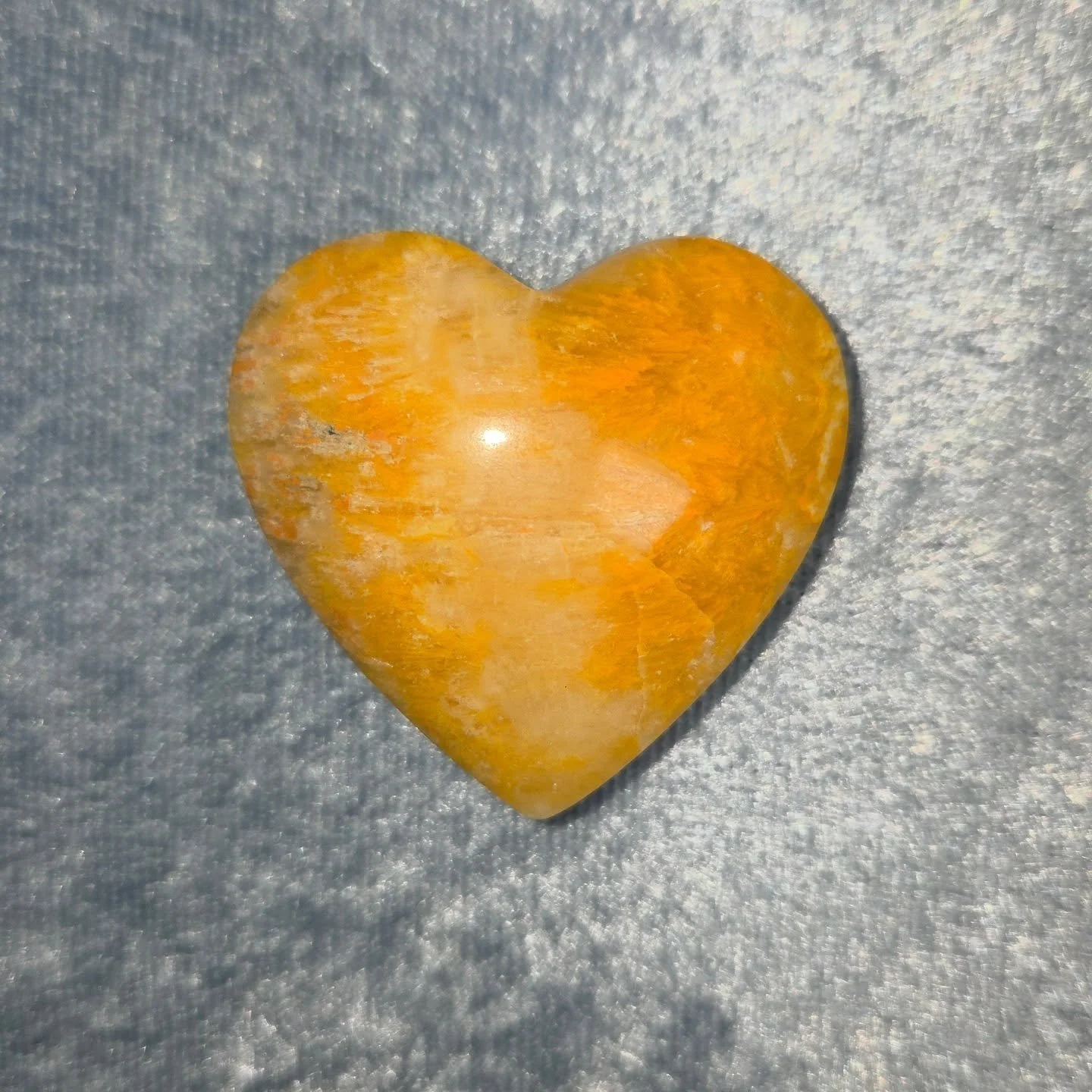 🐝𝐁𝐔𝐌𝐁𝐋𝐄𝐁𝐄𝐄 𝐉𝐀𝐒𝐏𝐄𝐑 𝐇𝐄𝐀𝐑𝐓🐝--$3️⃣0️⃣

𝗕𝘂𝗺𝗯𝗹𝗲𝗯𝗲𝗲 𝗝𝗮𝘀𝗽𝗲𝗿 helps to bring about confidence, happiness, emotional balance and a high sense of self worth. 😁 It can assist in stimulating mental clarity as well as dispellin