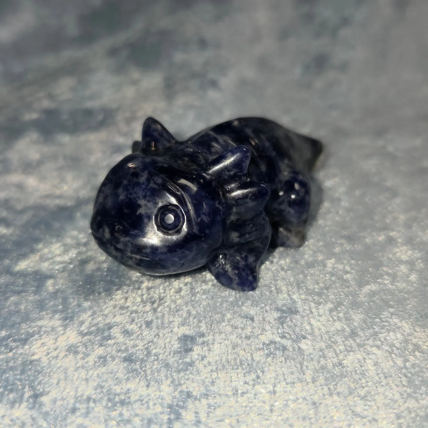 💙𝐒𝐎𝐃𝐀𝐋𝐈𝐓𝐄 𝐀𝐗𝐎𝐋𝐎𝐓𝐋💙--$1️⃣5️⃣

𝗦𝗼𝗱𝗮𝗹𝗶𝘁𝗲 is a stone of intelligence and communication. 🧠 This stone can help enhance psychic and spiritual perception, and unites logic with intuition. 👍

Please follow the link in the bio to pu