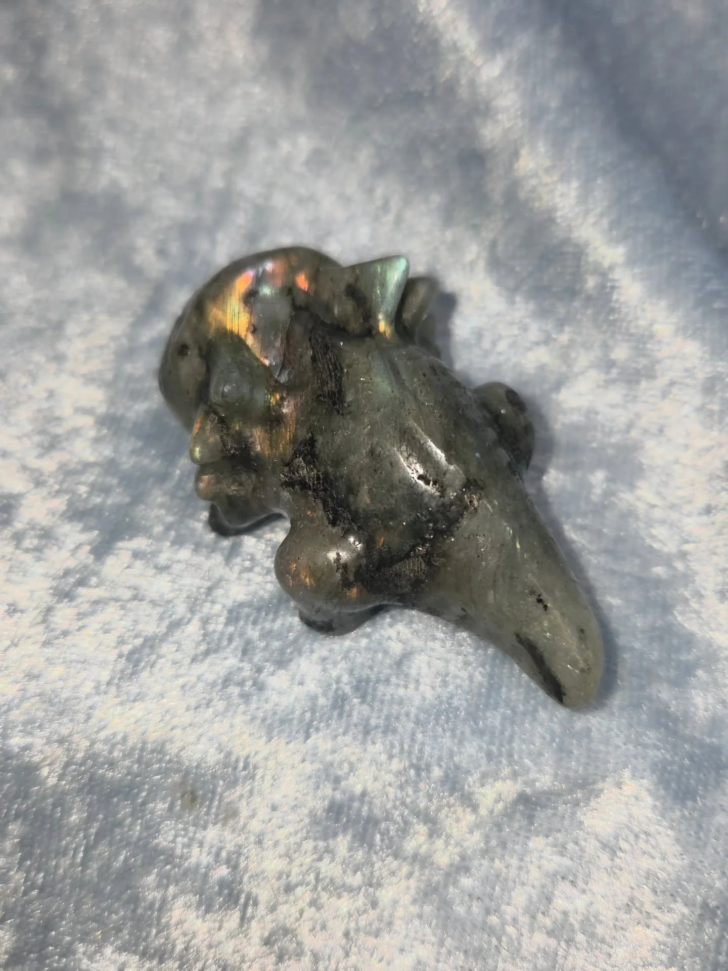 ✨𝐋𝐀𝐁𝐑𝐀𝐃𝐎𝐑𝐈𝐓𝐄 𝐀𝐗𝐎𝐋𝐎𝐓𝐋✨--$1️⃣5️⃣

𝗟𝗮𝗯𝗿𝗮𝗱𝗼𝗿𝗶𝘁𝗲 can amplify your self awareness and intuitive abilities. ✨ It's a great stone of protection during astral travel and meditation and also promotes a sense of responsibility while